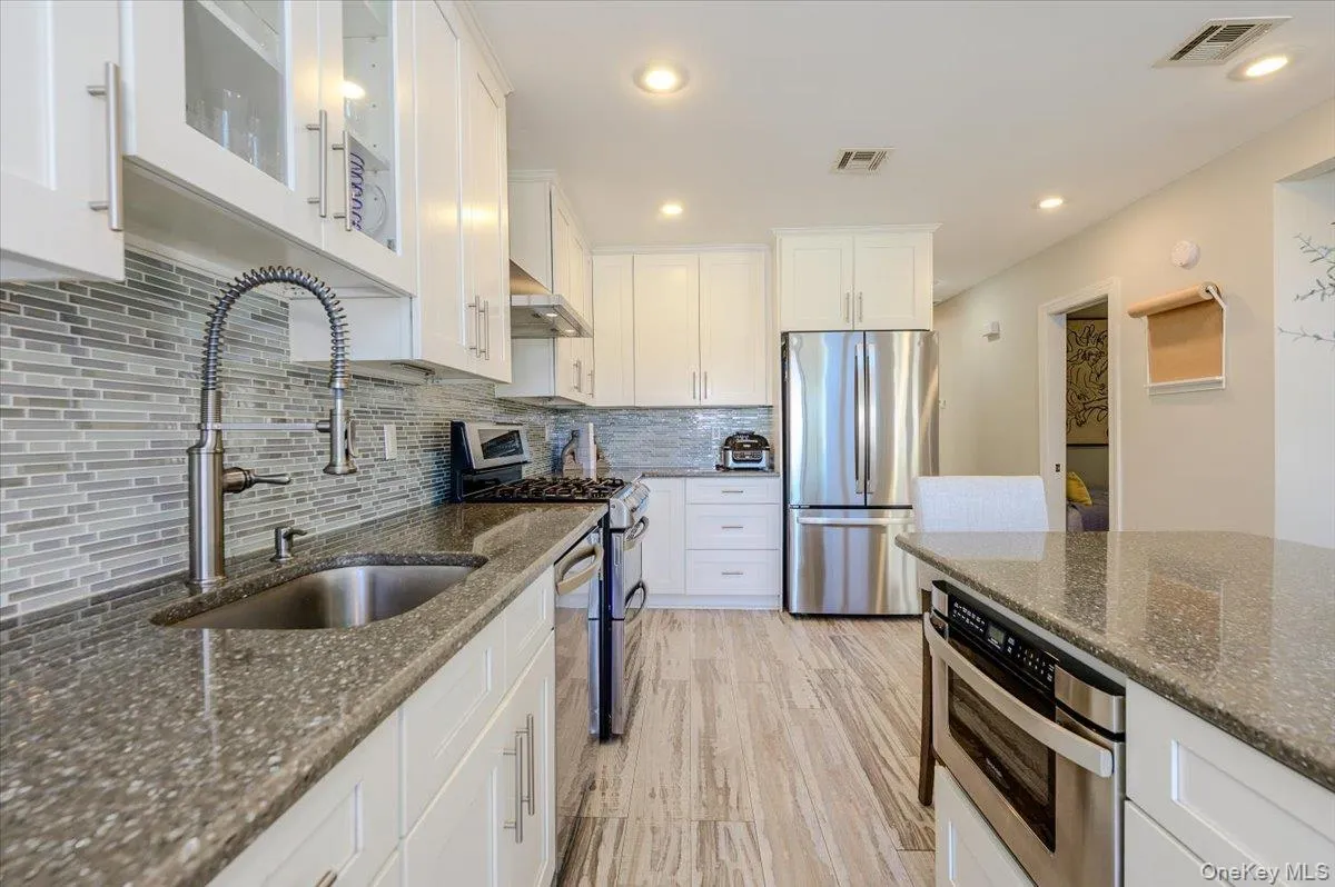 34 Michigan Street, Long Beach, NY, 2 Bedrooms Bedrooms, 5 Rooms Rooms,2 BathroomsBathrooms,Residential,For Rent,Michigan,0,1002255 34 Michigan Street, Long Beach, NY, 2 Bedrooms Bedrooms, 5 Rooms Rooms,2 BathroomsBathrooms,Residential,For Rent,Michigan,0,1002255