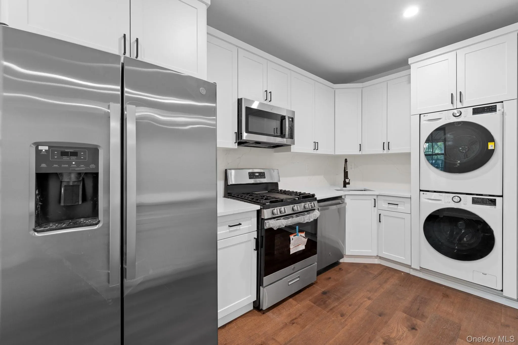 145-36 159th Street, New York, NY, 3 Bedrooms Bedrooms, 5 Rooms Rooms,2 BathroomsBathrooms,Residential,For Rent,159th,0,1002256 145-36 159th Street, New York, NY, 3 Bedrooms Bedrooms, 5 Rooms Rooms,2 BathroomsBathrooms,Residential,For Rent,159th,0,1002256