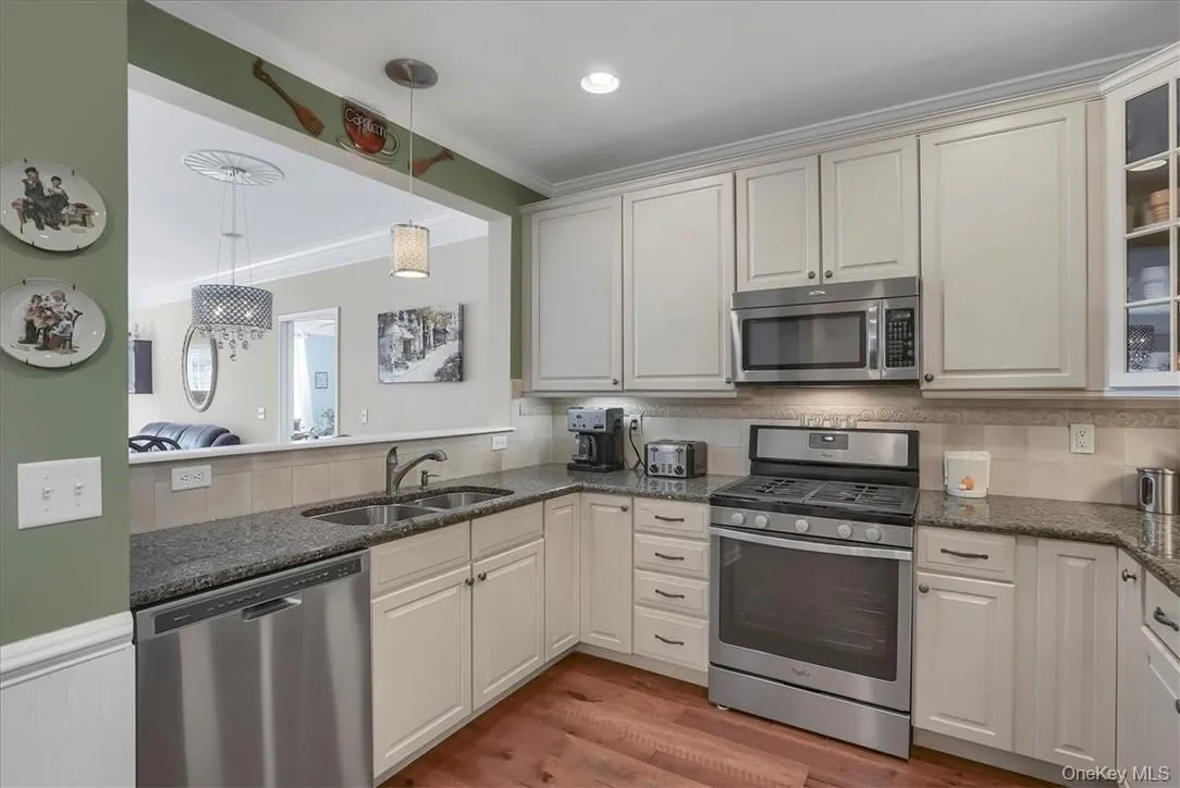 2814 Bennington Drive, Fishkill, NY, 2 Bedrooms Bedrooms, 5 Rooms Rooms,2 BathroomsBathrooms,Residential Lease,For Rent,Bennington,0,1002260 2814 Bennington Drive, Fishkill, NY, 2 Bedrooms Bedrooms, 5 Rooms Rooms,2 BathroomsBathrooms,Residential Lease,For Rent,Bennington,0,1002260