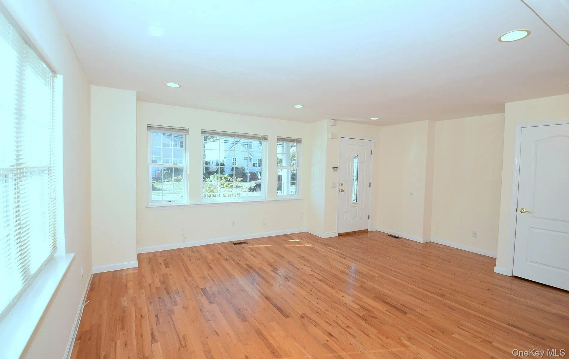 74 Firwood Road, North Hempstead, NY, 3 Bedrooms Bedrooms, 7 Rooms Rooms,2 BathroomsBathrooms,Residential Lease,For Rent,Firwood,0,1002267 74 Firwood Road, North Hempstead, NY, 3 Bedrooms Bedrooms, 7 Rooms Rooms,2 BathroomsBathrooms,Residential Lease,For Rent,Firwood,0,1002267