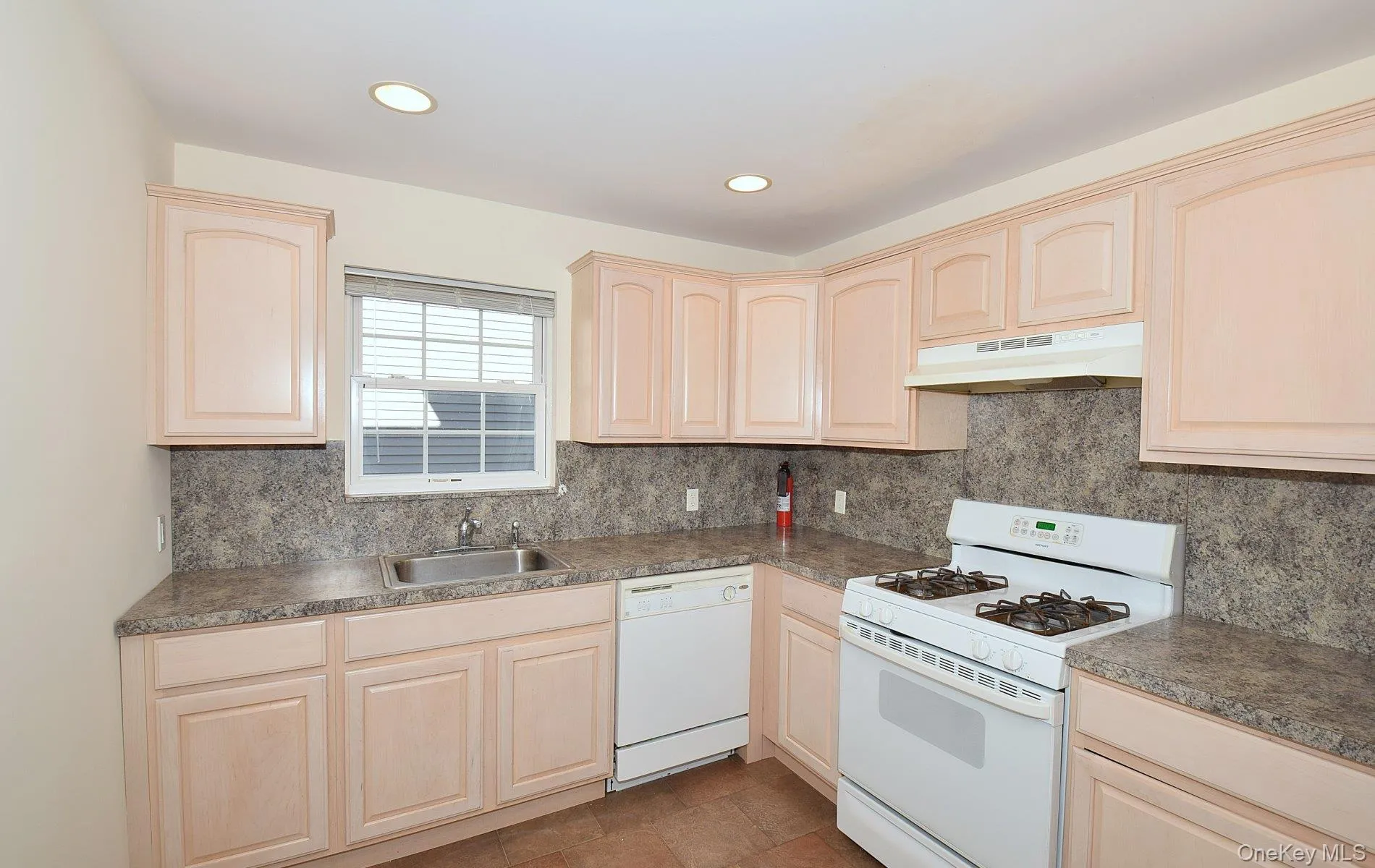 74 Firwood Road, North Hempstead, NY, 3 Bedrooms Bedrooms, 7 Rooms Rooms,2 BathroomsBathrooms,Residential Lease,For Rent,Firwood,0,1002267 74 Firwood Road, North Hempstead, NY, 3 Bedrooms Bedrooms, 7 Rooms Rooms,2 BathroomsBathrooms,Residential Lease,For Rent,Firwood,0,1002267