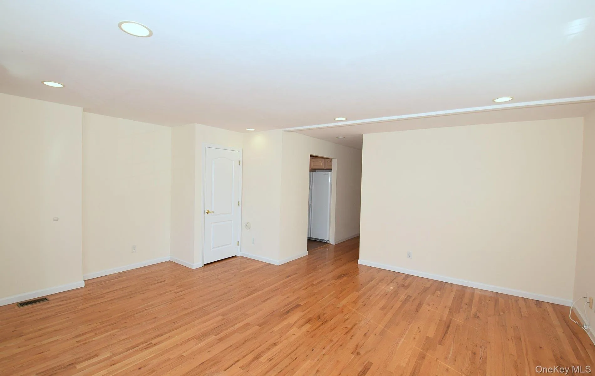 74 Firwood Road, North Hempstead, NY, 3 Bedrooms Bedrooms, 7 Rooms Rooms,2 BathroomsBathrooms,Residential Lease,For Rent,Firwood,0,1002267 74 Firwood Road, North Hempstead, NY, 3 Bedrooms Bedrooms, 7 Rooms Rooms,2 BathroomsBathrooms,Residential Lease,For Rent,Firwood,0,1002267