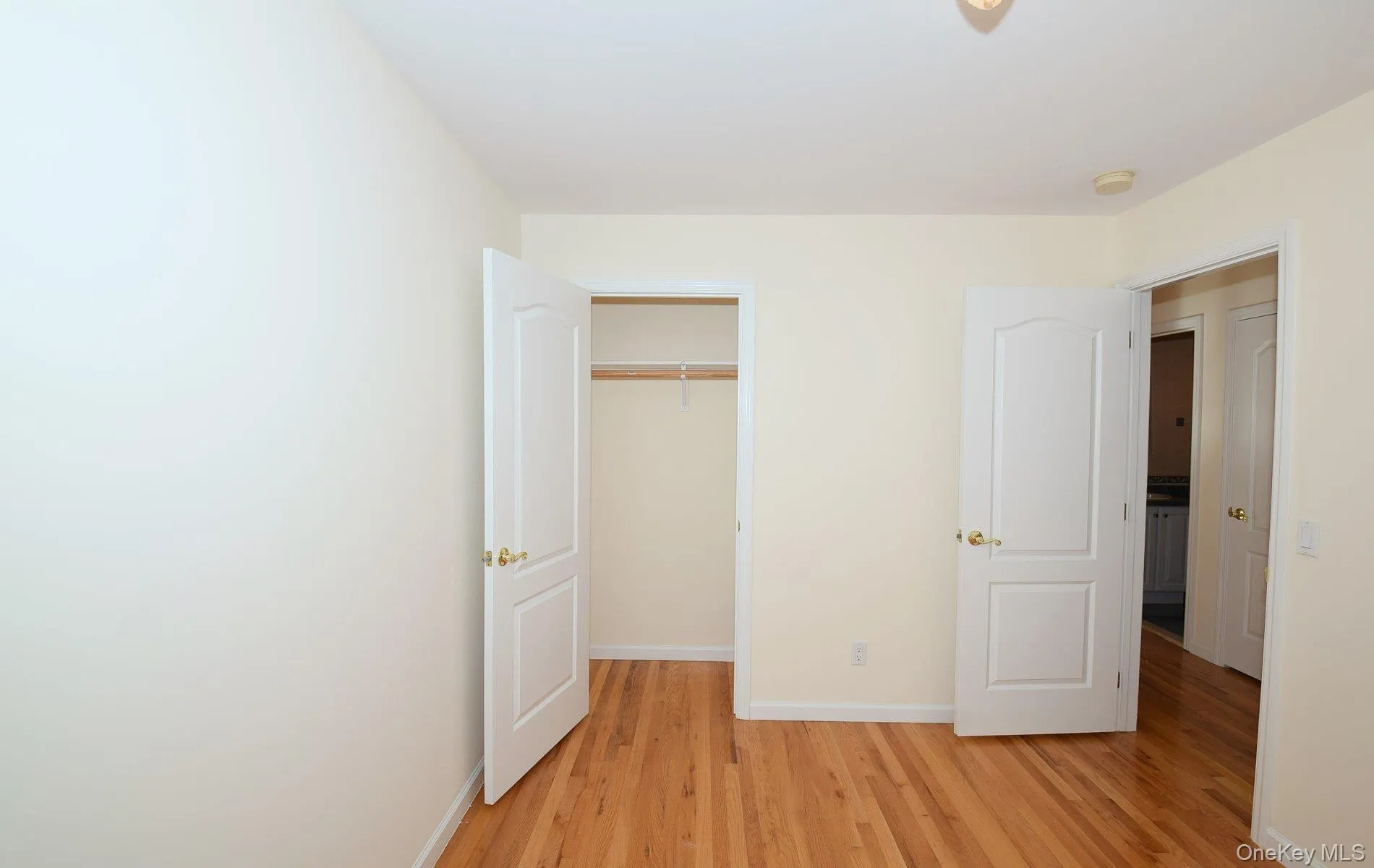 74 Firwood Road, North Hempstead, NY, 3 Bedrooms Bedrooms, 7 Rooms Rooms,2 BathroomsBathrooms,Residential Lease,For Rent,Firwood,0,1002267 74 Firwood Road, North Hempstead, NY, 3 Bedrooms Bedrooms, 7 Rooms Rooms,2 BathroomsBathrooms,Residential Lease,For Rent,Firwood,0,1002267