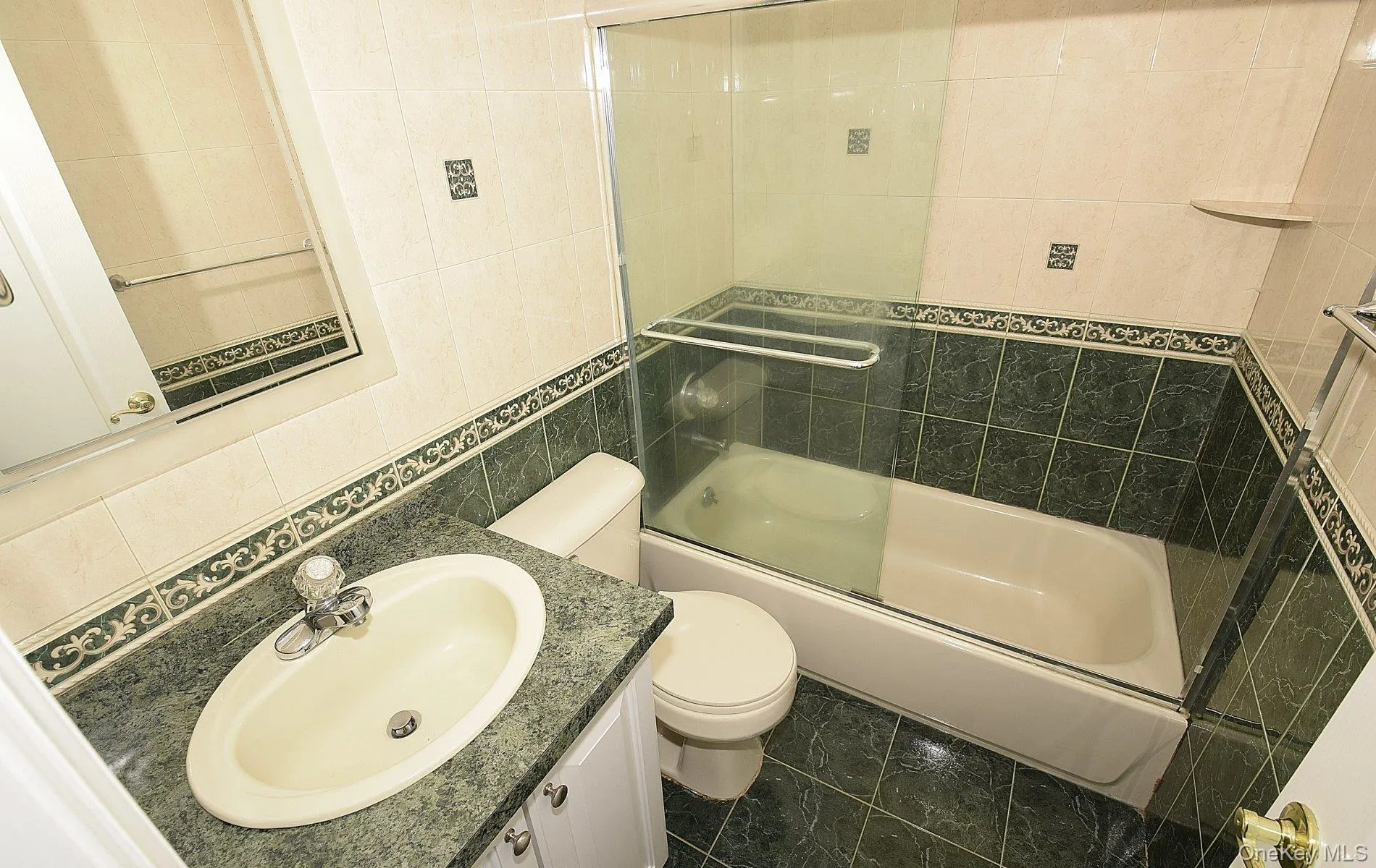 74 Firwood Road, North Hempstead, NY, 3 Bedrooms Bedrooms, 7 Rooms Rooms,2 BathroomsBathrooms,Residential Lease,For Rent,Firwood,0,1002267 74 Firwood Road, North Hempstead, NY, 3 Bedrooms Bedrooms, 7 Rooms Rooms,2 BathroomsBathrooms,Residential Lease,For Rent,Firwood,0,1002267