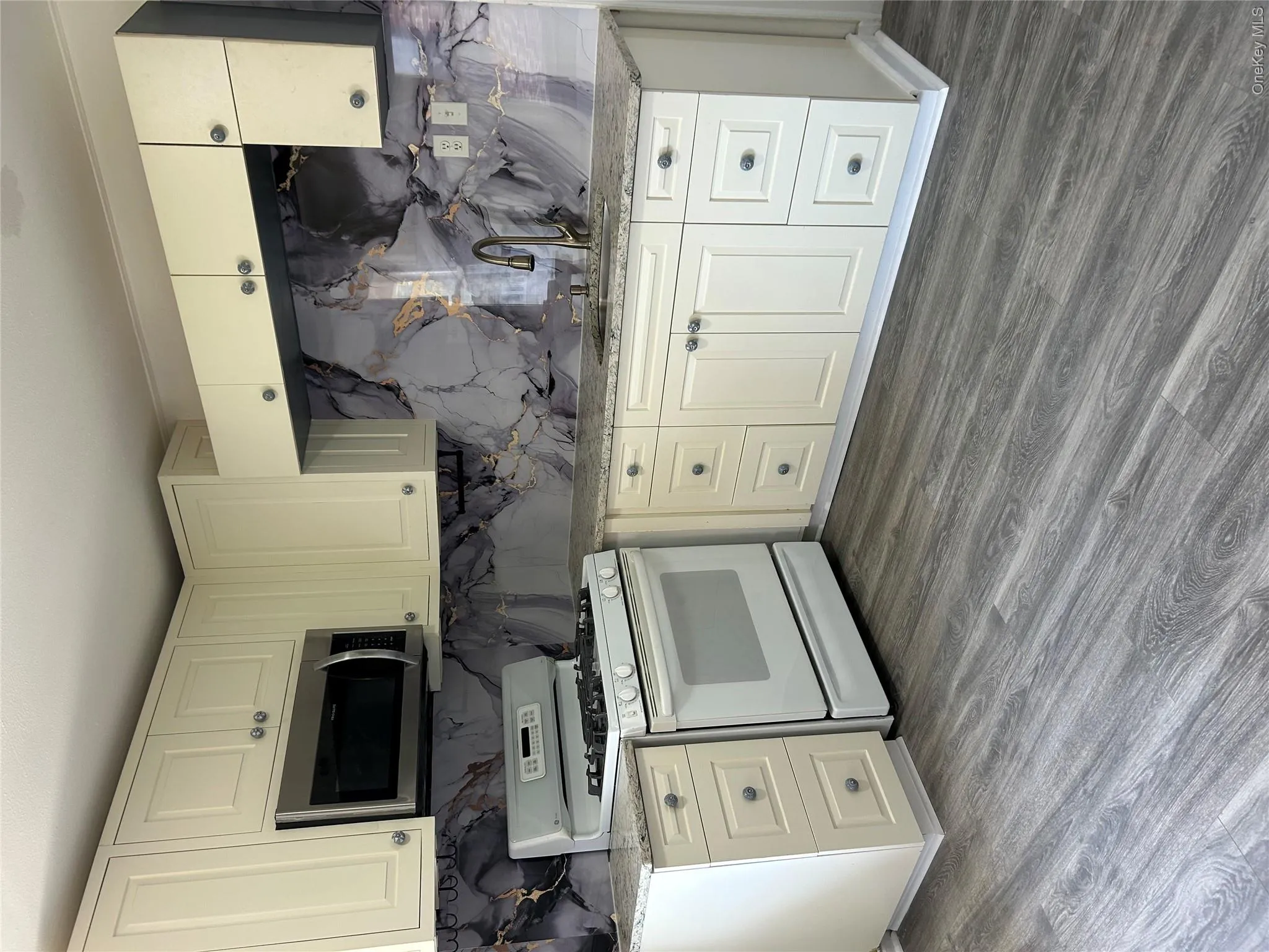 2217 Collier Avenue, New York, NY, 2 Bedrooms Bedrooms, 5 Rooms Rooms,1 BathroomBathrooms,Residential Lease,For Rent,Collier,0,1002279 2217 Collier Avenue, New York, NY, 2 Bedrooms Bedrooms, 5 Rooms Rooms,1 BathroomBathrooms,Residential Lease,For Rent,Collier,0,1002279