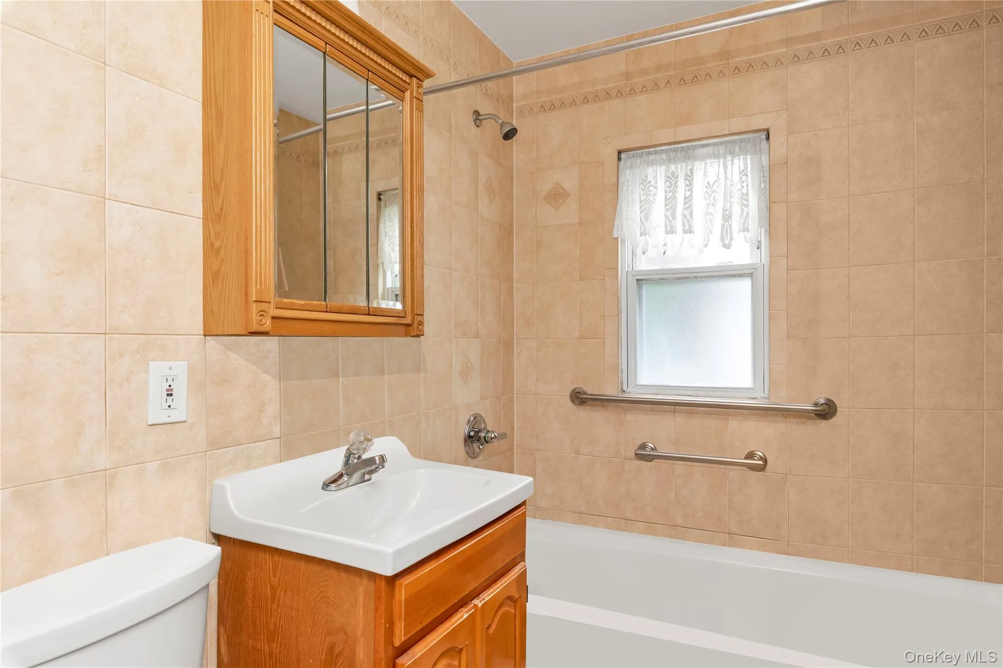 3250 Country Club Road, New York, NY, 3 Bedrooms Bedrooms, 6 Rooms Rooms,1 BathroomBathrooms,Residential,For Rent,Country Club,0,1002280 3250 Country Club Road, New York, NY, 3 Bedrooms Bedrooms, 6 Rooms Rooms,1 BathroomBathrooms,Residential,For Rent,Country Club,0,1002280