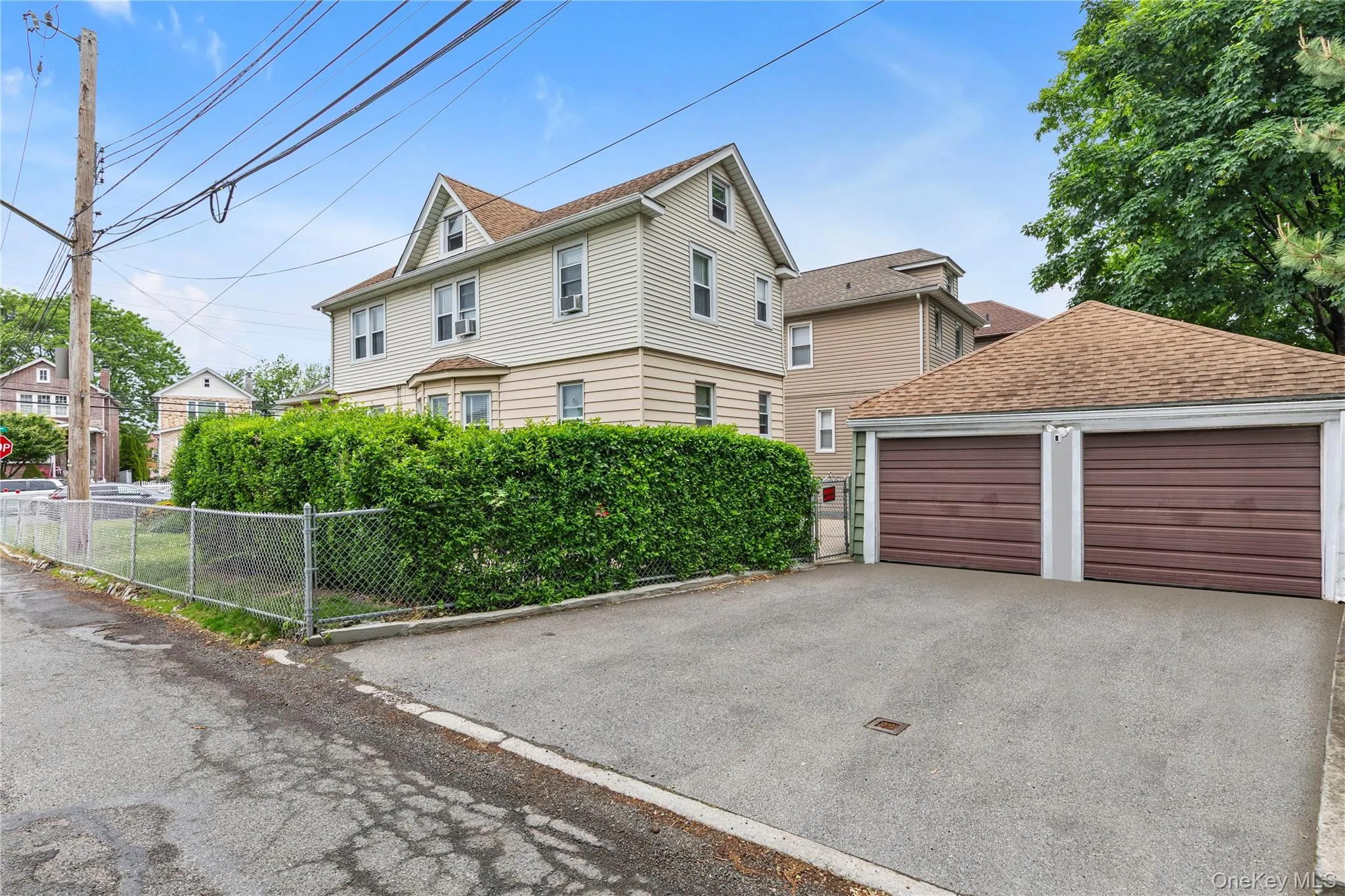 3250 Country Club Road, New York, NY, 3 Bedrooms Bedrooms, 6 Rooms Rooms,1 BathroomBathrooms,Residential,For Rent,Country Club,0,1002280 3250 Country Club Road, New York, NY, 3 Bedrooms Bedrooms, 6 Rooms Rooms,1 BathroomBathrooms,Residential,For Rent,Country Club,0,1002280