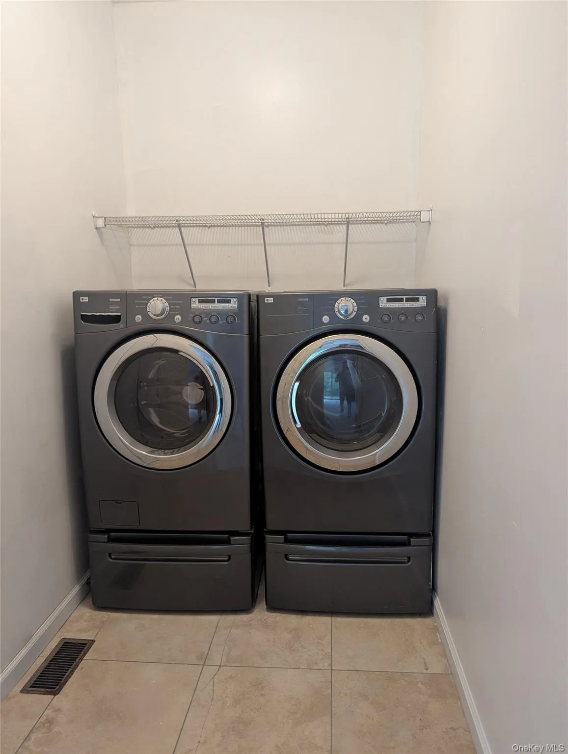 49 Kingsland Avenue, Brookhaven, NY, 4 Bedrooms Bedrooms, 7 Rooms Rooms,2 BathroomsBathrooms,Residential,For Rent,Kingsland,0,1002283 49 Kingsland Avenue, Brookhaven, NY, 4 Bedrooms Bedrooms, 7 Rooms Rooms,2 BathroomsBathrooms,Residential,For Rent,Kingsland,0,1002283