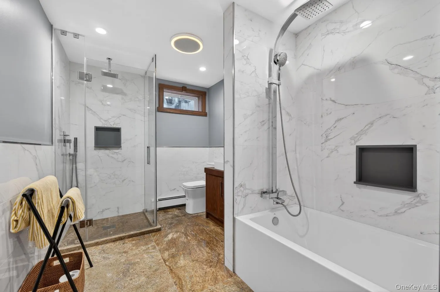 16 Warwick Place, North Hempstead, NY, 3 Bedrooms Bedrooms, 8 Rooms Rooms,2 BathroomsBathrooms,Residential,For Rent,Warwick,0,1002284 16 Warwick Place, North Hempstead, NY, 3 Bedrooms Bedrooms, 8 Rooms Rooms,2 BathroomsBathrooms,Residential,For Rent,Warwick,0,1002284