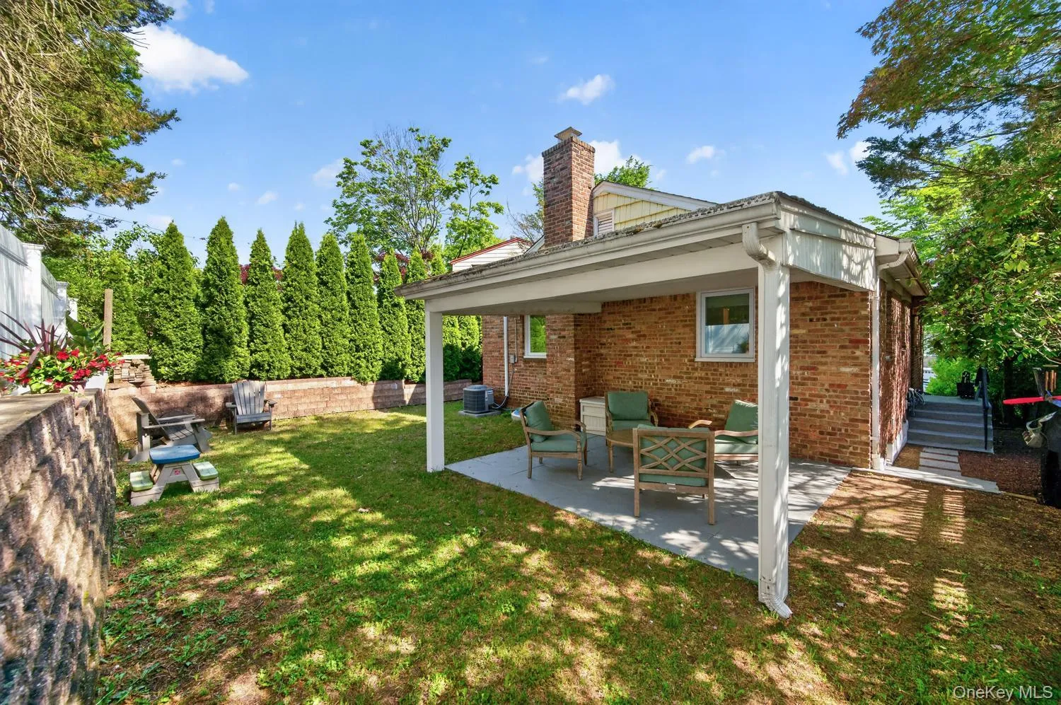 16 Warwick Place, North Hempstead, NY, 3 Bedrooms Bedrooms, 8 Rooms Rooms,2 BathroomsBathrooms,Residential,For Rent,Warwick,0,1002284 16 Warwick Place, North Hempstead, NY, 3 Bedrooms Bedrooms, 8 Rooms Rooms,2 BathroomsBathrooms,Residential,For Rent,Warwick,0,1002284