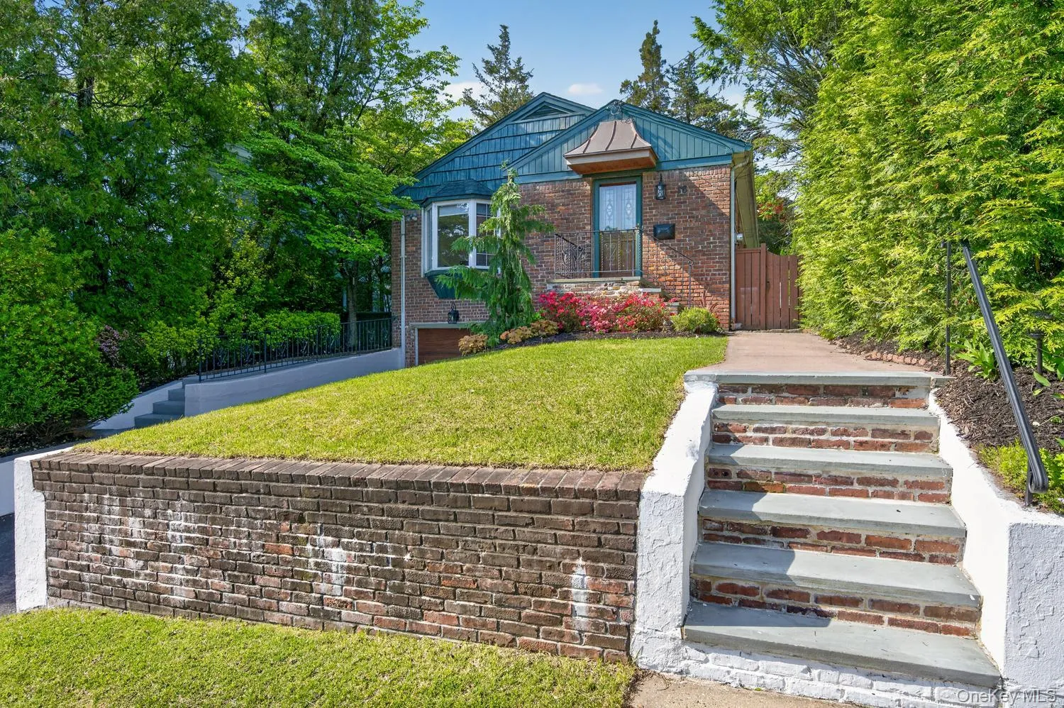 16 Warwick Place, North Hempstead, NY, 3 Bedrooms Bedrooms, 8 Rooms Rooms,2 BathroomsBathrooms,Residential,For Rent,Warwick,0,1002284 16 Warwick Place, North Hempstead, NY, 3 Bedrooms Bedrooms, 8 Rooms Rooms,2 BathroomsBathrooms,Residential,For Rent,Warwick,0,1002284