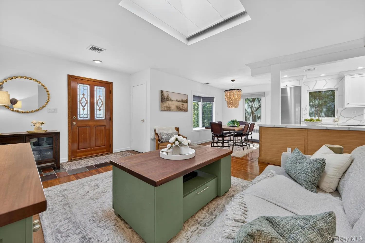 16 Warwick Place, North Hempstead, NY, 3 Bedrooms Bedrooms, 8 Rooms Rooms,2 BathroomsBathrooms,Residential,For Rent,Warwick,0,1002284 16 Warwick Place, North Hempstead, NY, 3 Bedrooms Bedrooms, 8 Rooms Rooms,2 BathroomsBathrooms,Residential,For Rent,Warwick,0,1002284