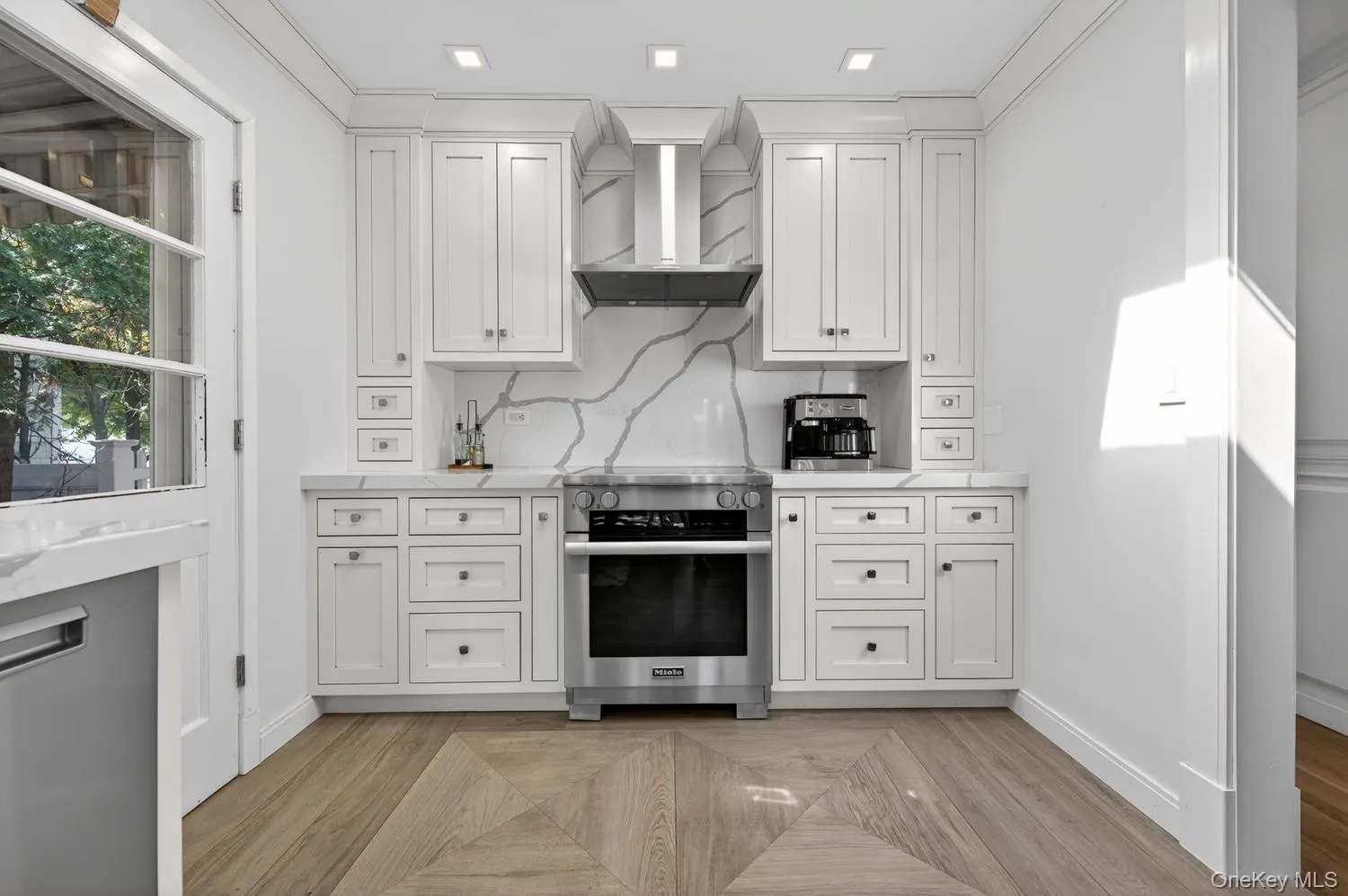 16 Warwick Place, North Hempstead, NY, 3 Bedrooms Bedrooms, 8 Rooms Rooms,2 BathroomsBathrooms,Residential,For Rent,Warwick,0,1002284 16 Warwick Place, North Hempstead, NY, 3 Bedrooms Bedrooms, 8 Rooms Rooms,2 BathroomsBathrooms,Residential,For Rent,Warwick,0,1002284
