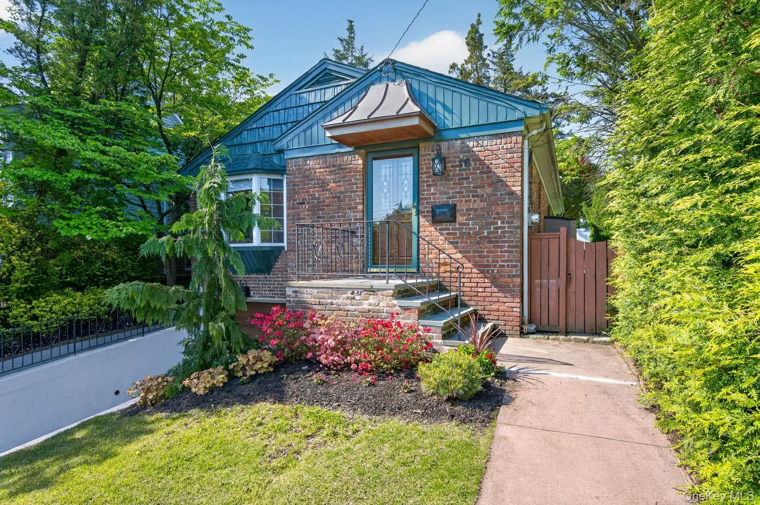 16 Warwick Place, North Hempstead, NY, 3 Bedrooms Bedrooms, 8 Rooms Rooms,2 BathroomsBathrooms,Residential,For Rent,Warwick,0,1002284 16 Warwick Place, North Hempstead, NY, 3 Bedrooms Bedrooms, 8 Rooms Rooms,2 BathroomsBathrooms,Residential,For Rent,Warwick,0,1002284
