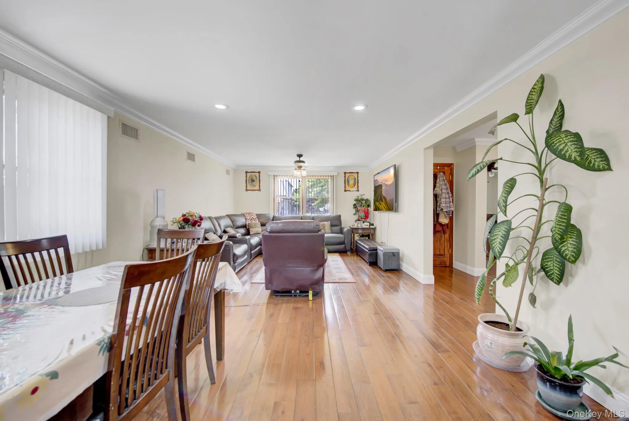 Open Concept Family/Dining Area Open Concept Family/Dining Area