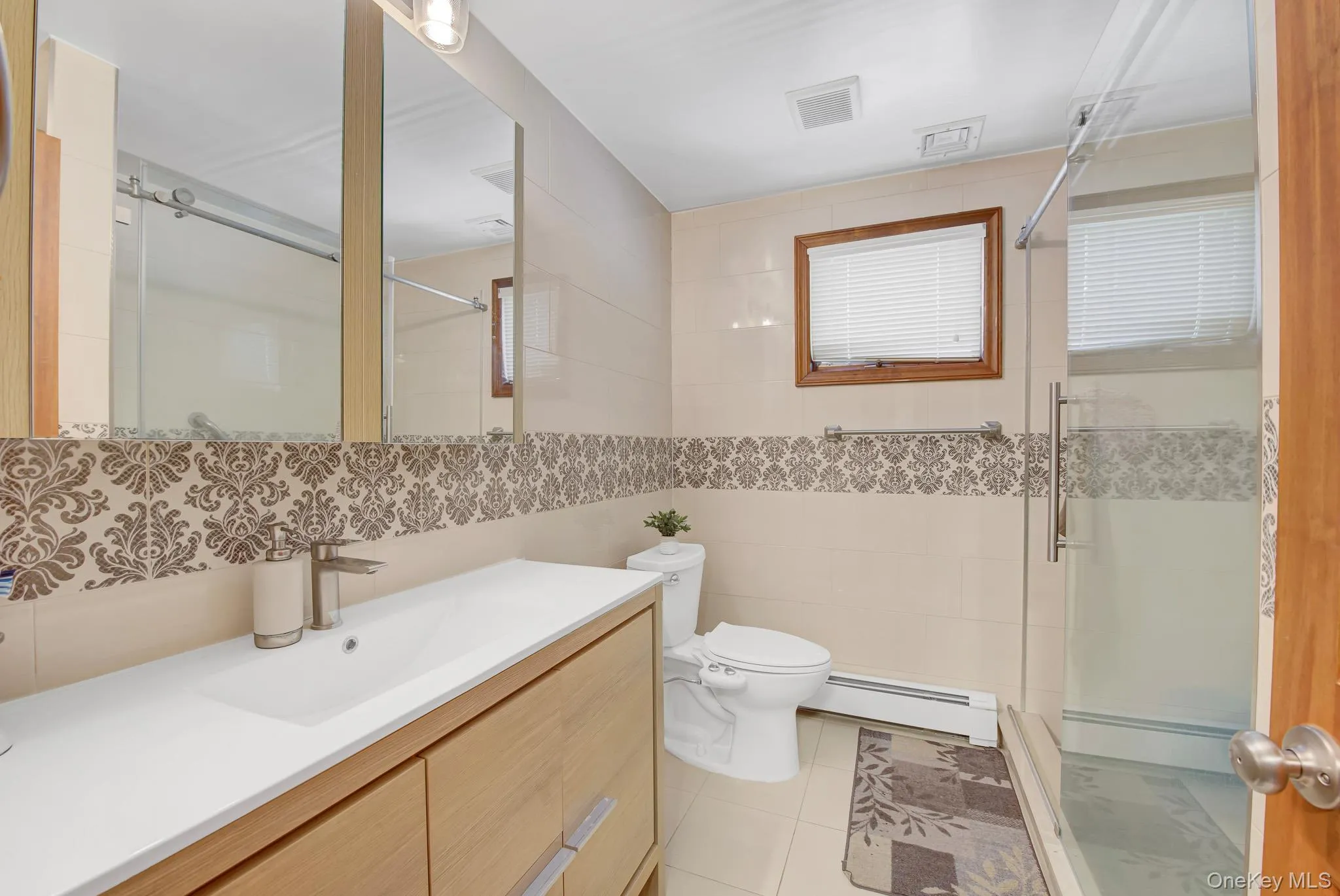 2nd Full Bathroom on 2nd Floor 2nd Full Bathroom on 2nd Floor