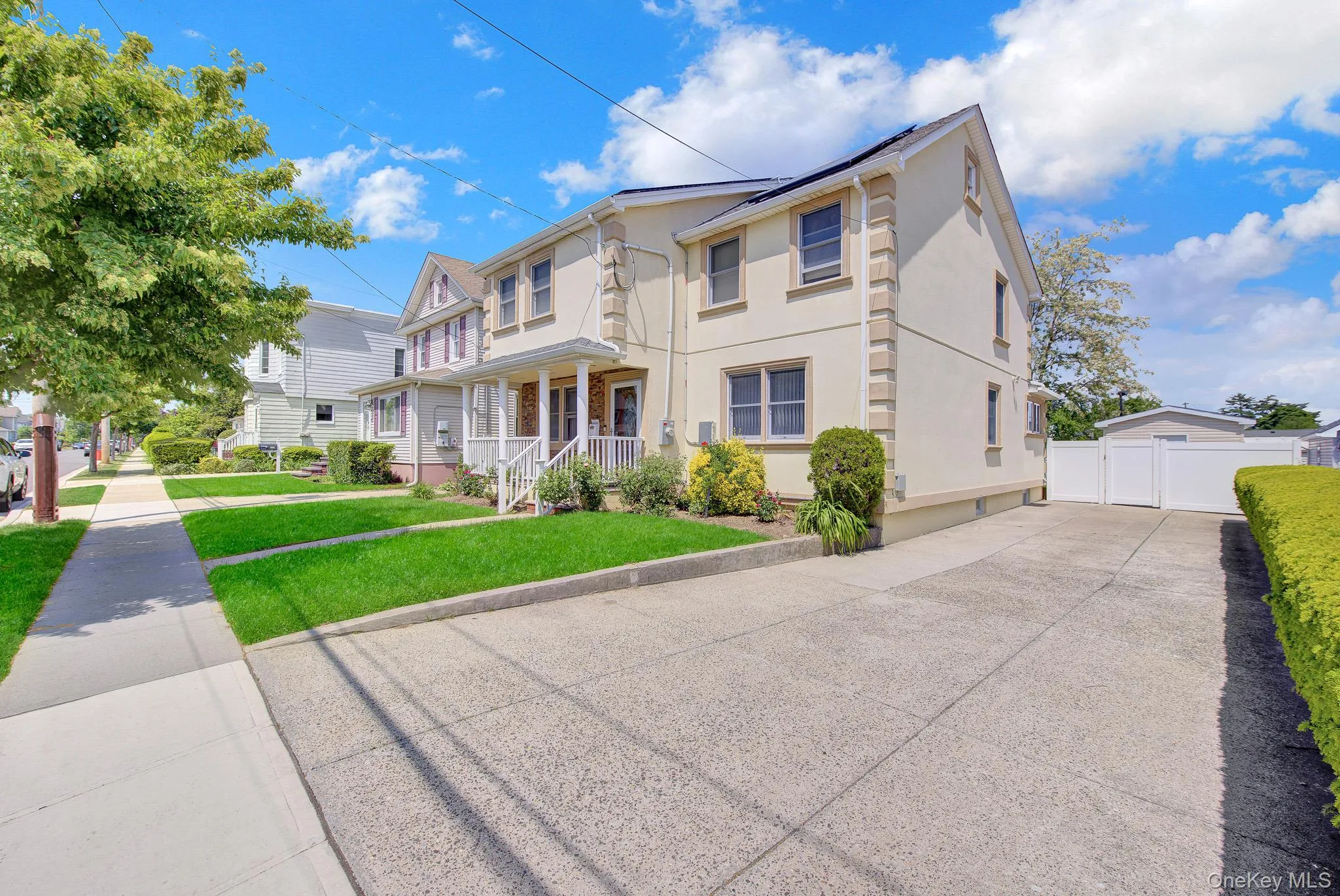 Long Private Driveway easily can fit 2+ cars Long Private Driveway easily can fit 2+ cars