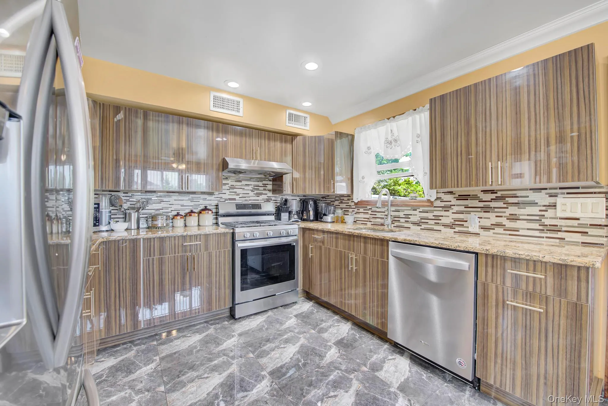 296 Burkhard Avenue, North Hempstead, NY, 5 Bedrooms Bedrooms, 8 Rooms Rooms,2 BathroomsBathrooms,Residential,For Rent,Burkhard,0,1002287 296 Burkhard Avenue, North Hempstead, NY, 5 Bedrooms Bedrooms, 8 Rooms Rooms,2 BathroomsBathrooms,Residential,For Rent,Burkhard,0,1002287