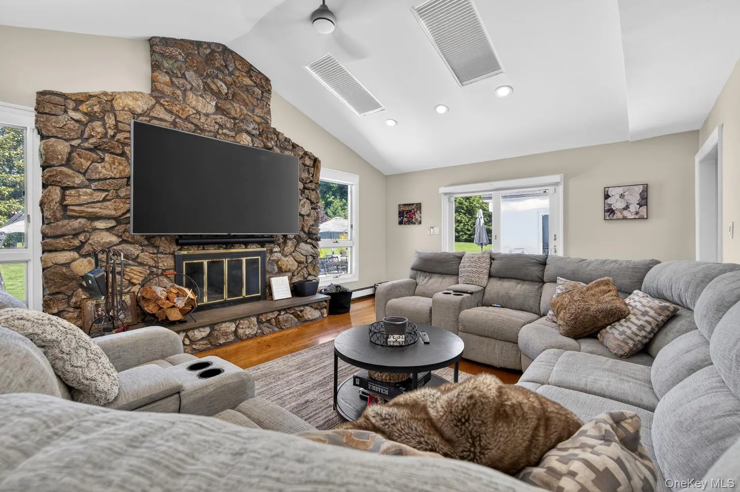 4 Cropley Court, Huntington, NY, 5 Bedrooms Bedrooms, 13 Rooms Rooms,3 BathroomsBathrooms,Residential,For Rent,Cropley,0,1002289 4 Cropley Court, Huntington, NY, 5 Bedrooms Bedrooms, 13 Rooms Rooms,3 BathroomsBathrooms,Residential,For Rent,Cropley,0,1002289