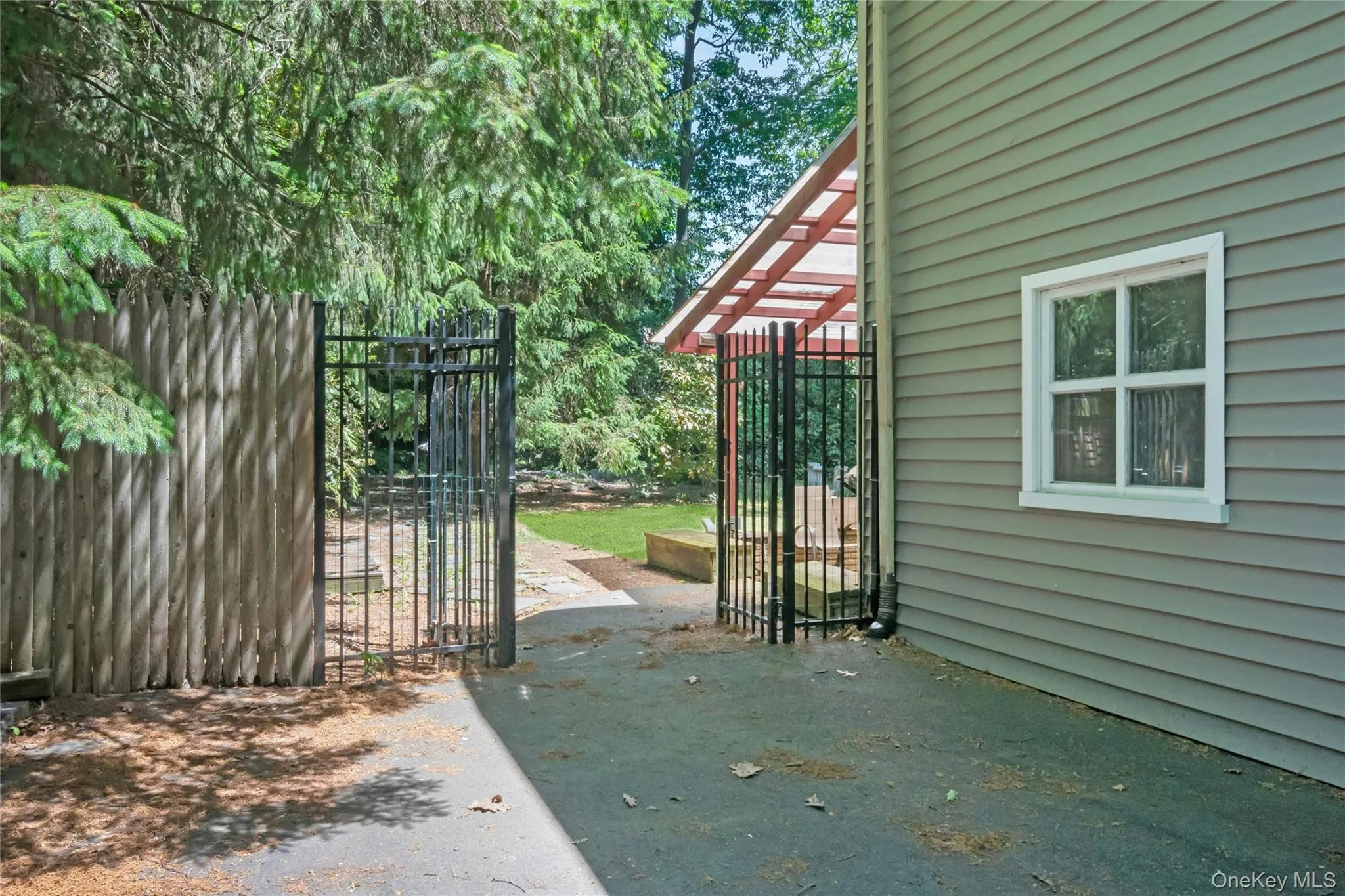 Enter the backyard Enter the backyard