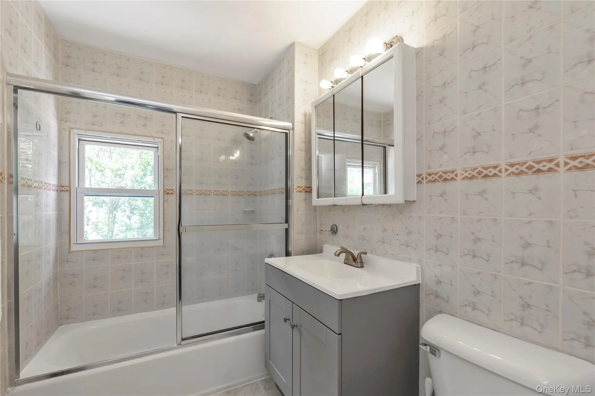 Main level full bath Main level full bath