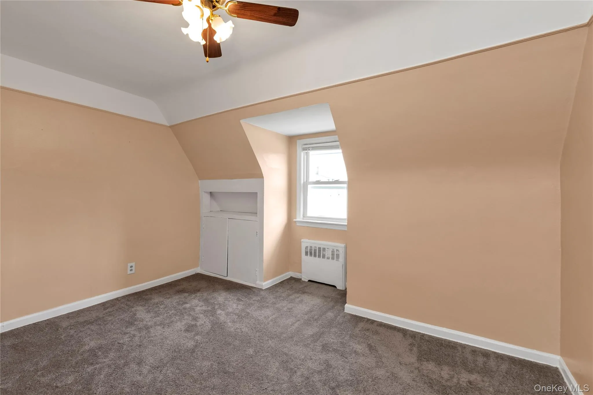 3rd bedroom with wall to wall carpets 3rd bedroom with wall to wall carpets