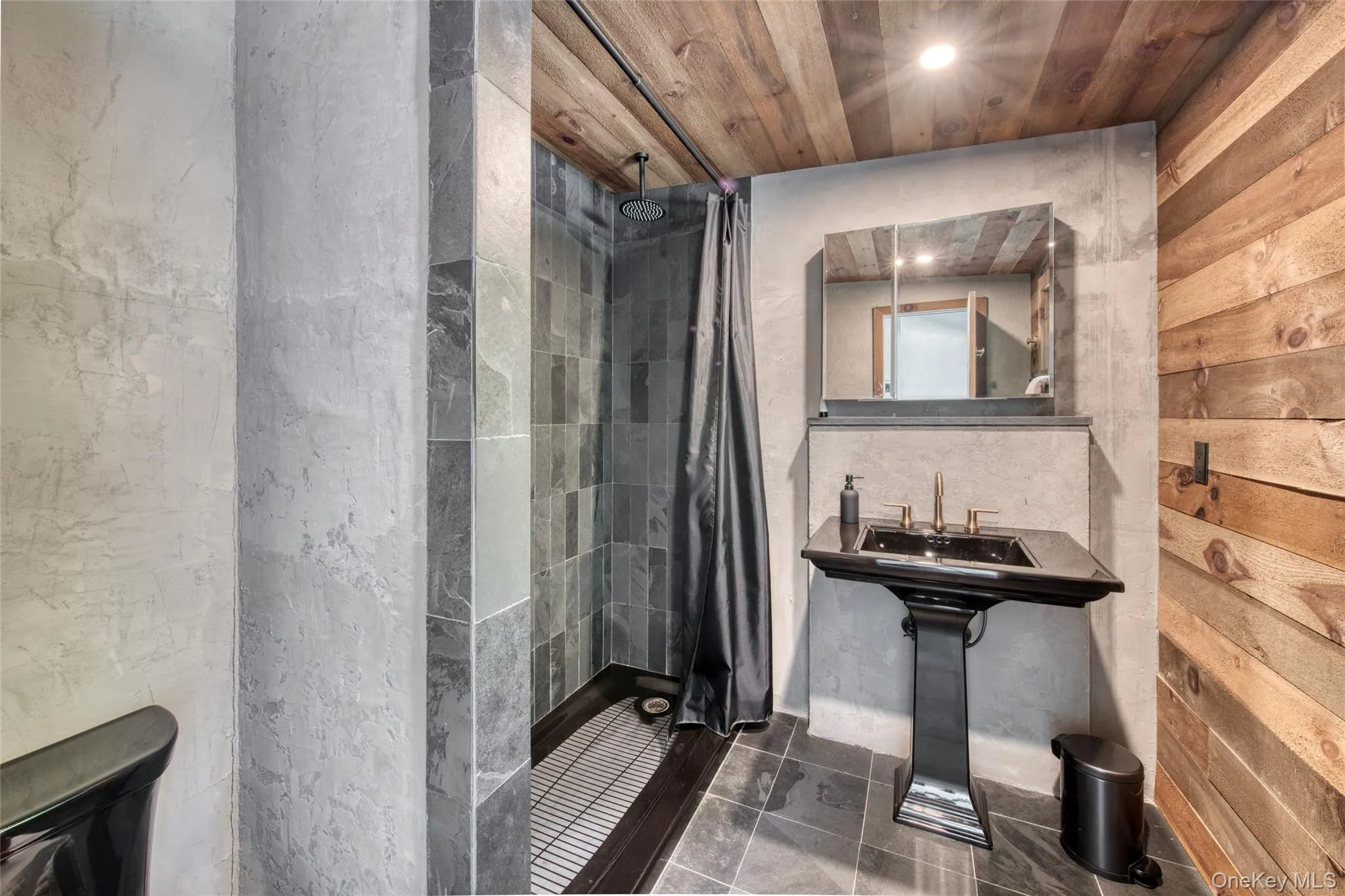 Breezeway: full bath Breezeway: full bath