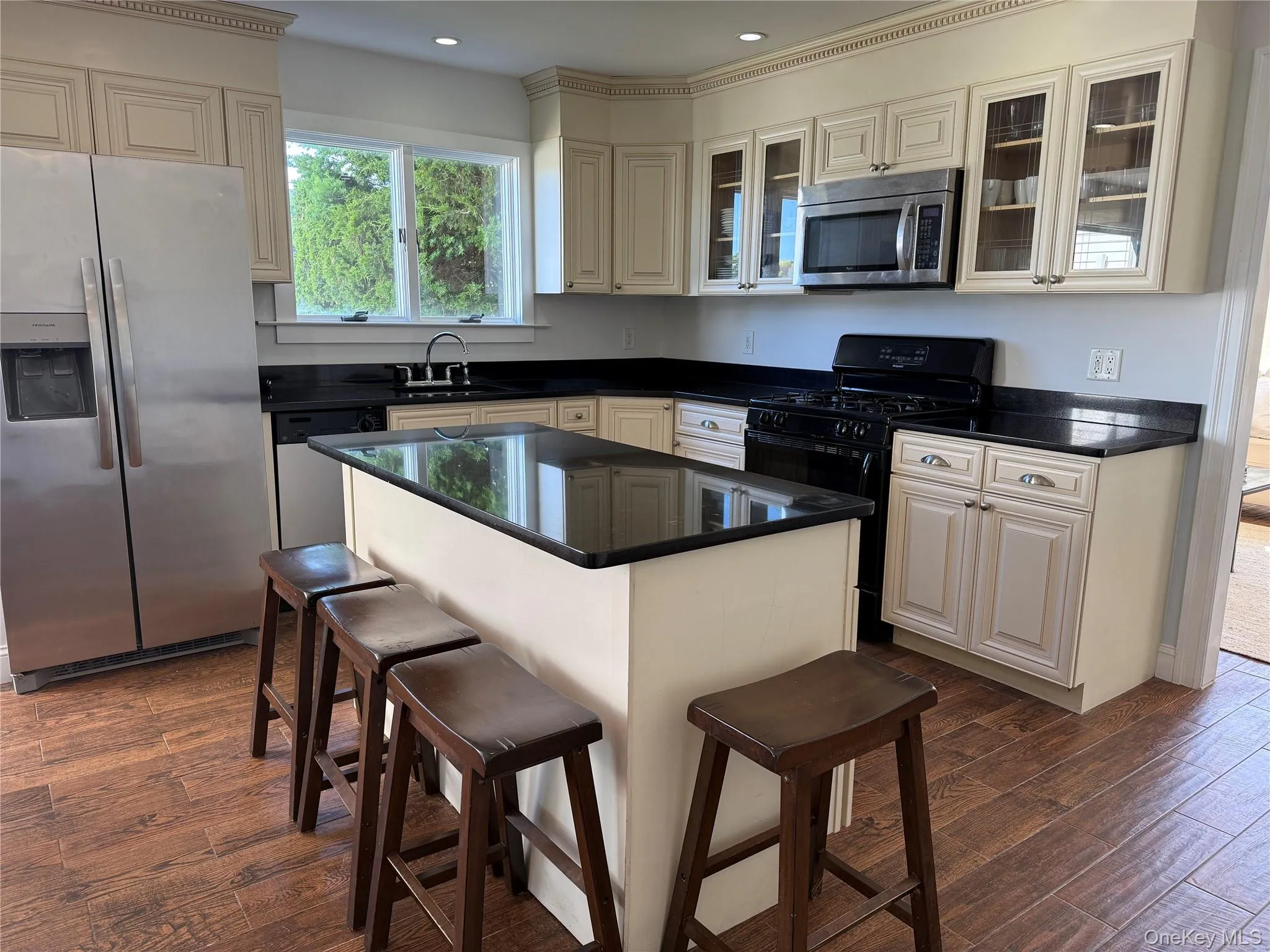250 Oneck Lane, Southampton, NY, 5 Bedrooms Bedrooms, 12 Rooms Rooms,2 BathroomsBathrooms,Residential Lease,For Rent,Oneck,0,1002341 250 Oneck Lane, Southampton, NY, 5 Bedrooms Bedrooms, 12 Rooms Rooms,2 BathroomsBathrooms,Residential Lease,For Rent,Oneck,0,1002341
