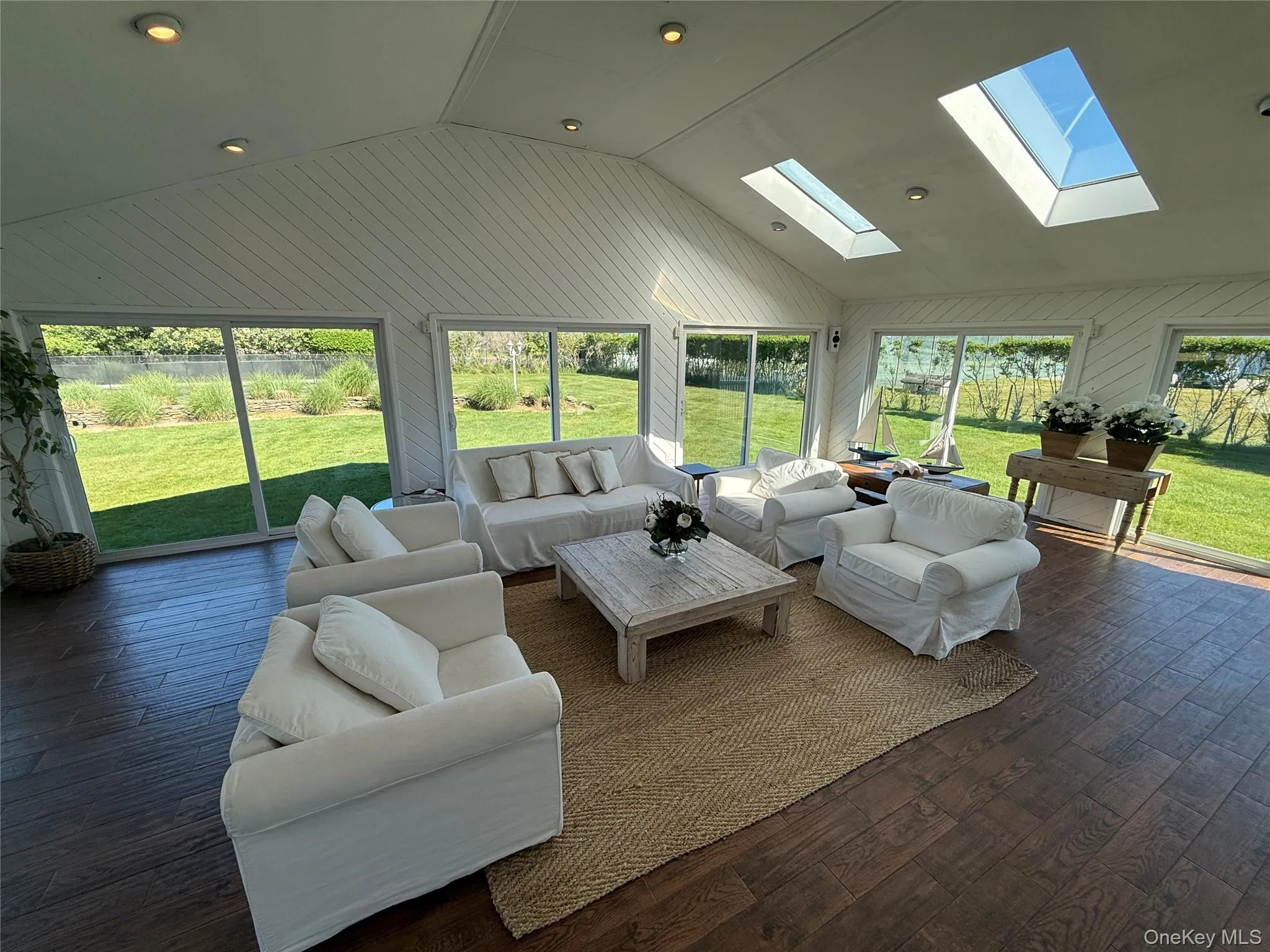 250 Oneck Lane, Southampton, NY, 5 Bedrooms Bedrooms, 12 Rooms Rooms,2 BathroomsBathrooms,Residential Lease,For Rent,Oneck,0,1002341 250 Oneck Lane, Southampton, NY, 5 Bedrooms Bedrooms, 12 Rooms Rooms,2 BathroomsBathrooms,Residential Lease,For Rent,Oneck,0,1002341