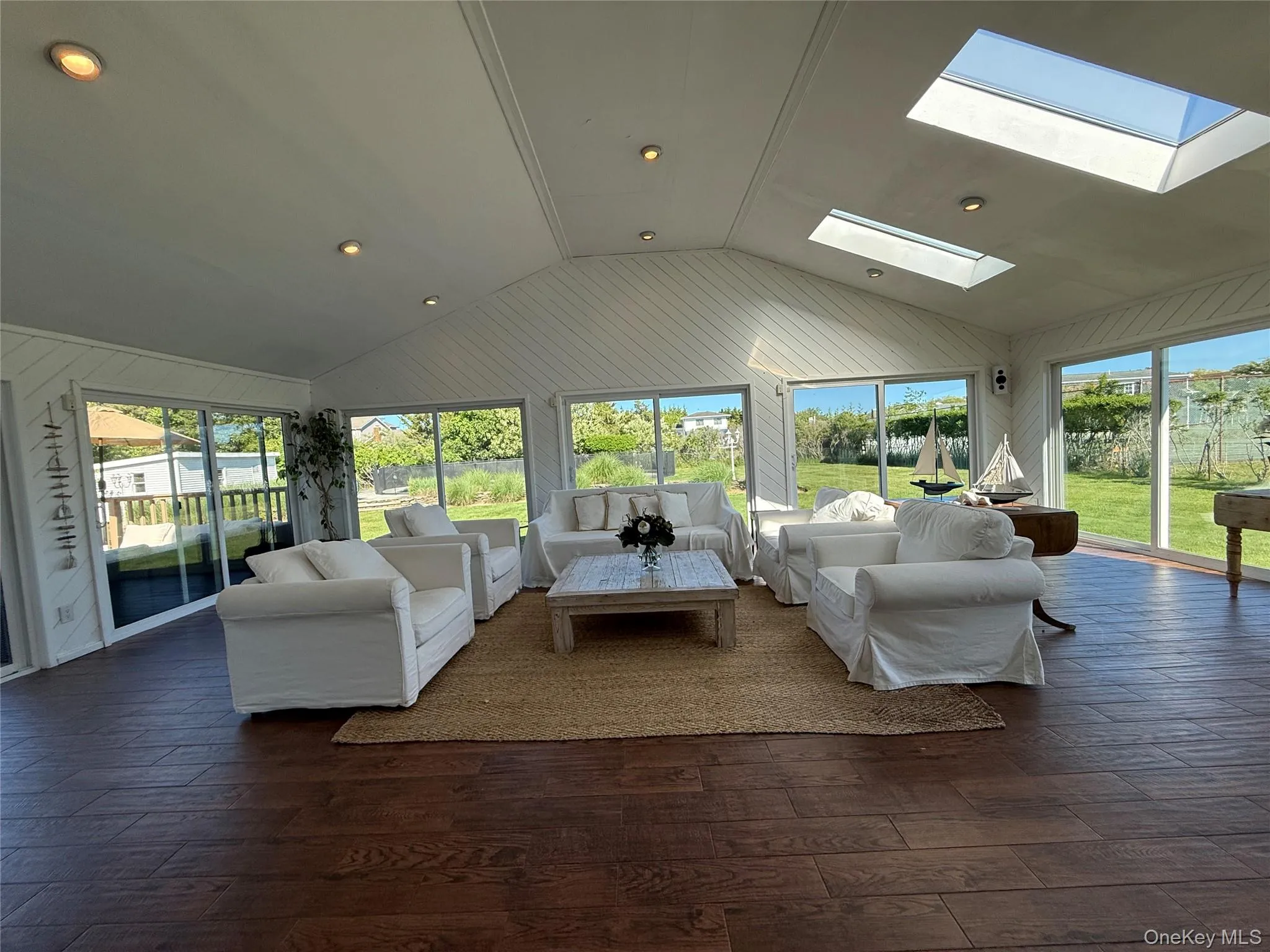 250 Oneck Lane, Southampton, NY, 5 Bedrooms Bedrooms, 12 Rooms Rooms,2 BathroomsBathrooms,Residential Lease,For Rent,Oneck,0,1002341 250 Oneck Lane, Southampton, NY, 5 Bedrooms Bedrooms, 12 Rooms Rooms,2 BathroomsBathrooms,Residential Lease,For Rent,Oneck,0,1002341