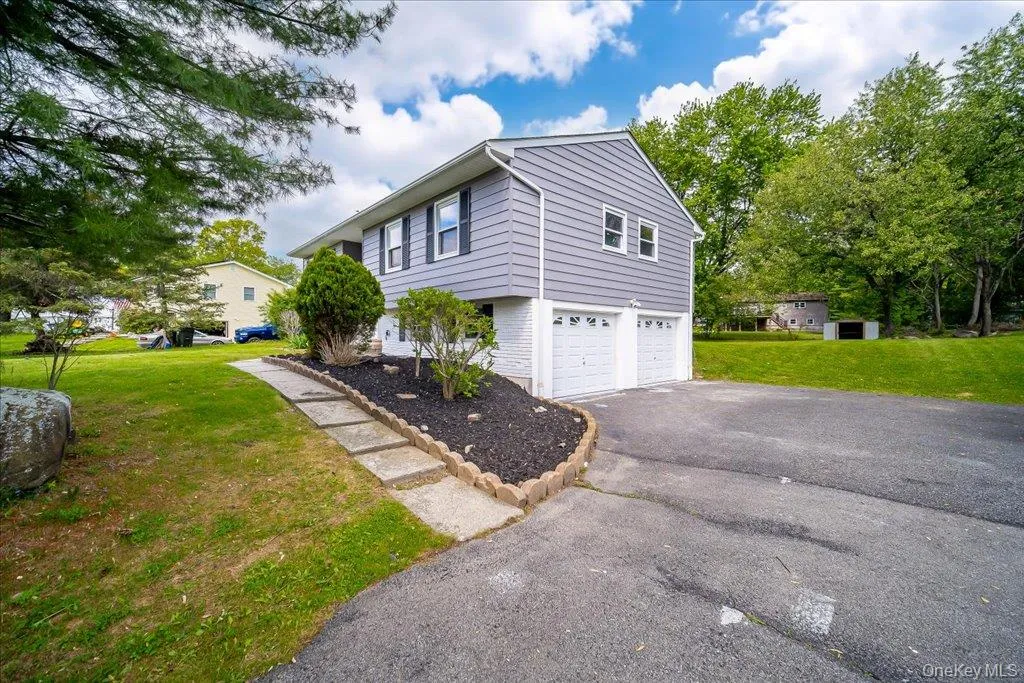 29 Beth Drive, Middletown, NY, 4 Bedrooms Bedrooms, 8 Rooms Rooms,2 BathroomsBathrooms,Residential,For Rent,Beth,0,1002343 29 Beth Drive, Middletown, NY, 4 Bedrooms Bedrooms, 8 Rooms Rooms,2 BathroomsBathrooms,Residential,For Rent,Beth,0,1002343