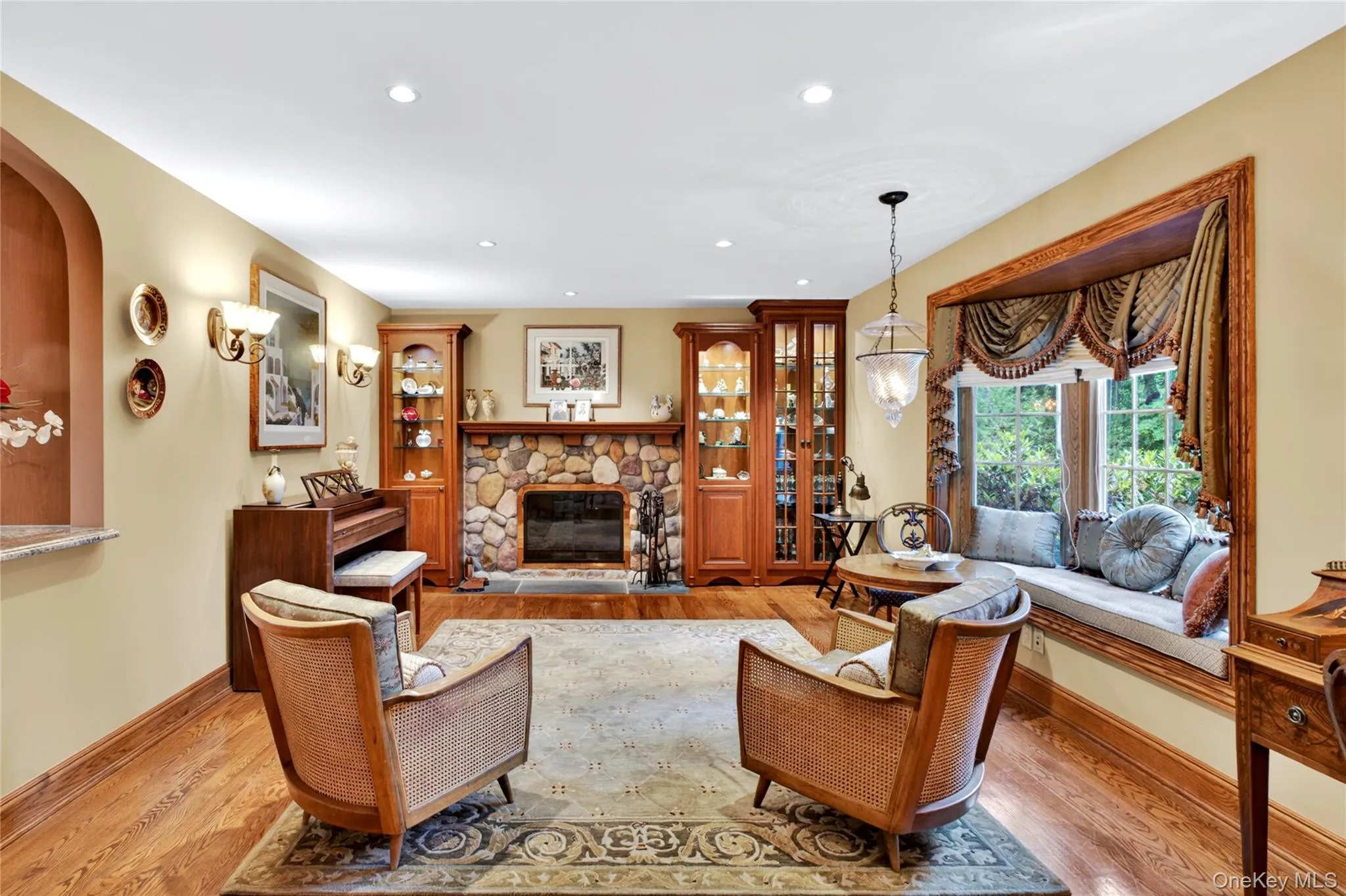 12 Avon Lane, North Hempstead, NY, 6 Bedrooms Bedrooms, 10 Rooms Rooms,4 BathroomsBathrooms,Residential,For Rent,Avon,0,1002375 12 Avon Lane, North Hempstead, NY, 6 Bedrooms Bedrooms, 10 Rooms Rooms,4 BathroomsBathrooms,Residential,For Rent,Avon,0,1002375