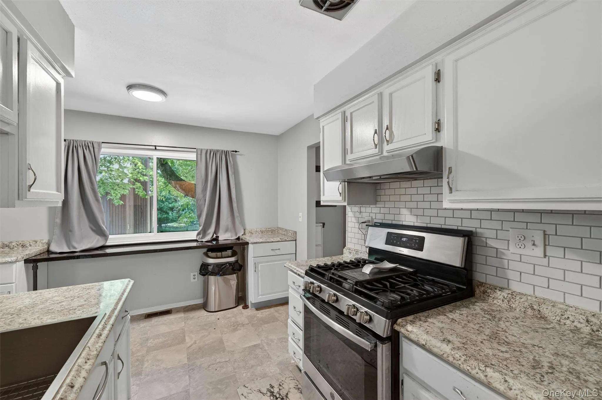 2 Acorn Court, Woodbury, NY, 3 Bedrooms Bedrooms, 11 Rooms Rooms,2 BathroomsBathrooms,Residential,For Rent,Acorn,0,1002400 2 Acorn Court, Woodbury, NY, 3 Bedrooms Bedrooms, 11 Rooms Rooms,2 BathroomsBathrooms,Residential,For Rent,Acorn,0,1002400