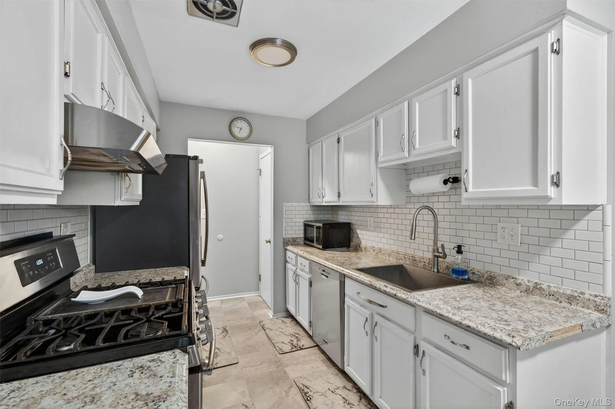 2 Acorn Court, Woodbury, NY, 3 Bedrooms Bedrooms, 11 Rooms Rooms,2 BathroomsBathrooms,Residential,For Rent,Acorn,0,1002400 2 Acorn Court, Woodbury, NY, 3 Bedrooms Bedrooms, 11 Rooms Rooms,2 BathroomsBathrooms,Residential,For Rent,Acorn,0,1002400