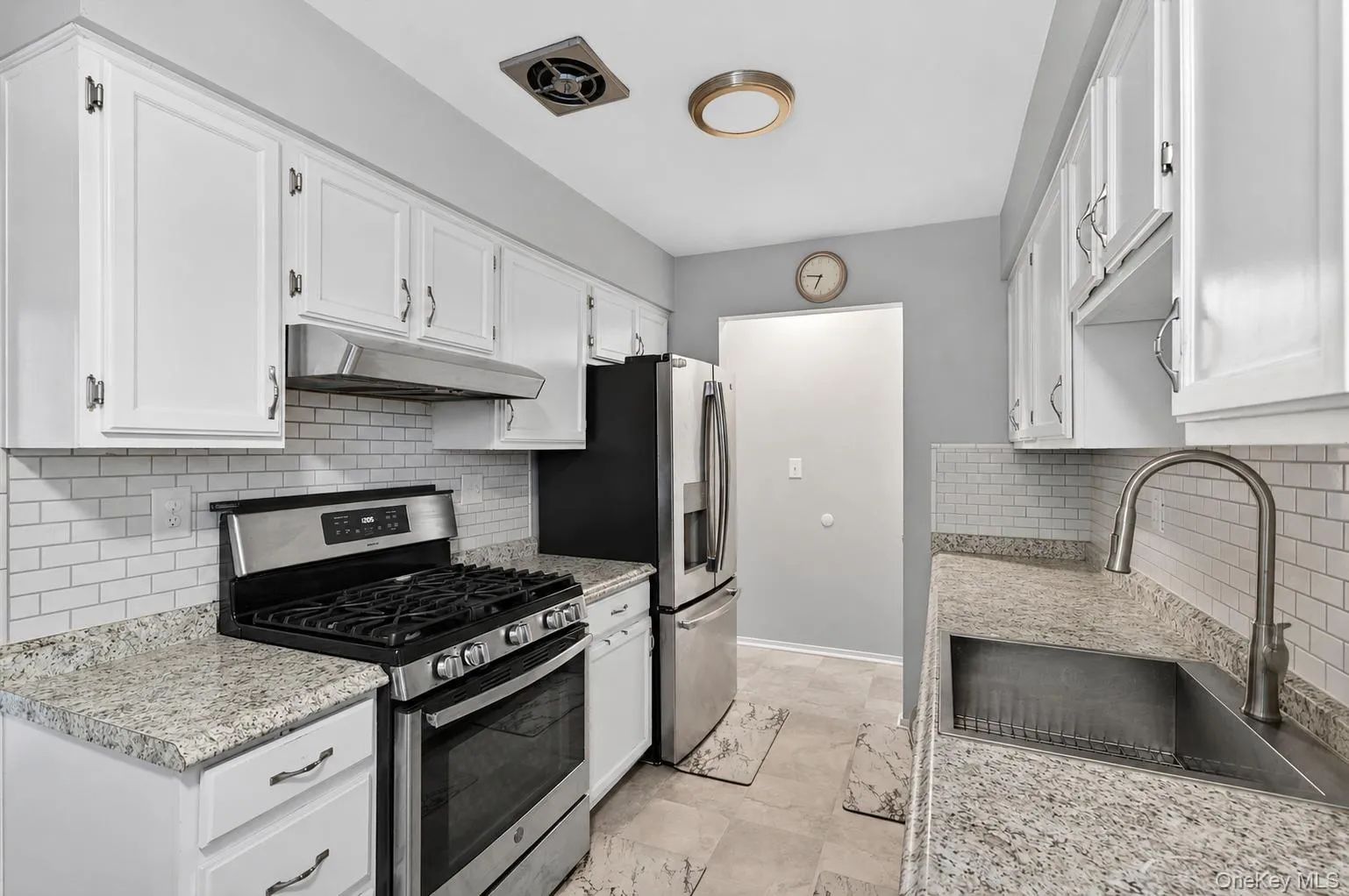 2 Acorn Court, Woodbury, NY, 3 Bedrooms Bedrooms, 11 Rooms Rooms,2 BathroomsBathrooms,Residential,For Rent,Acorn,0,1002400 2 Acorn Court, Woodbury, NY, 3 Bedrooms Bedrooms, 11 Rooms Rooms,2 BathroomsBathrooms,Residential,For Rent,Acorn,0,1002400