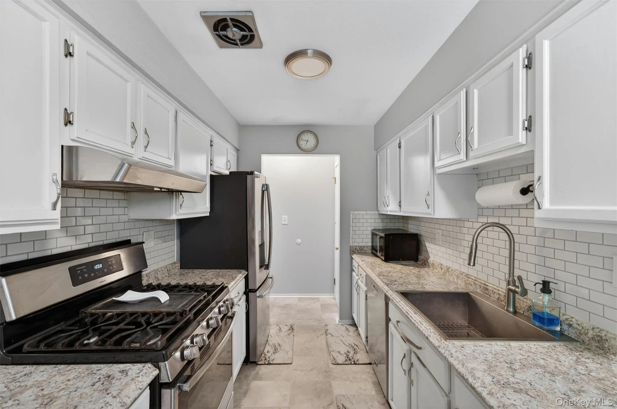 2 Acorn Court, Woodbury, NY, 3 Bedrooms Bedrooms, 11 Rooms Rooms,2 BathroomsBathrooms,Residential,For Rent,Acorn,0,1002400 2 Acorn Court, Woodbury, NY, 3 Bedrooms Bedrooms, 11 Rooms Rooms,2 BathroomsBathrooms,Residential,For Rent,Acorn,0,1002400