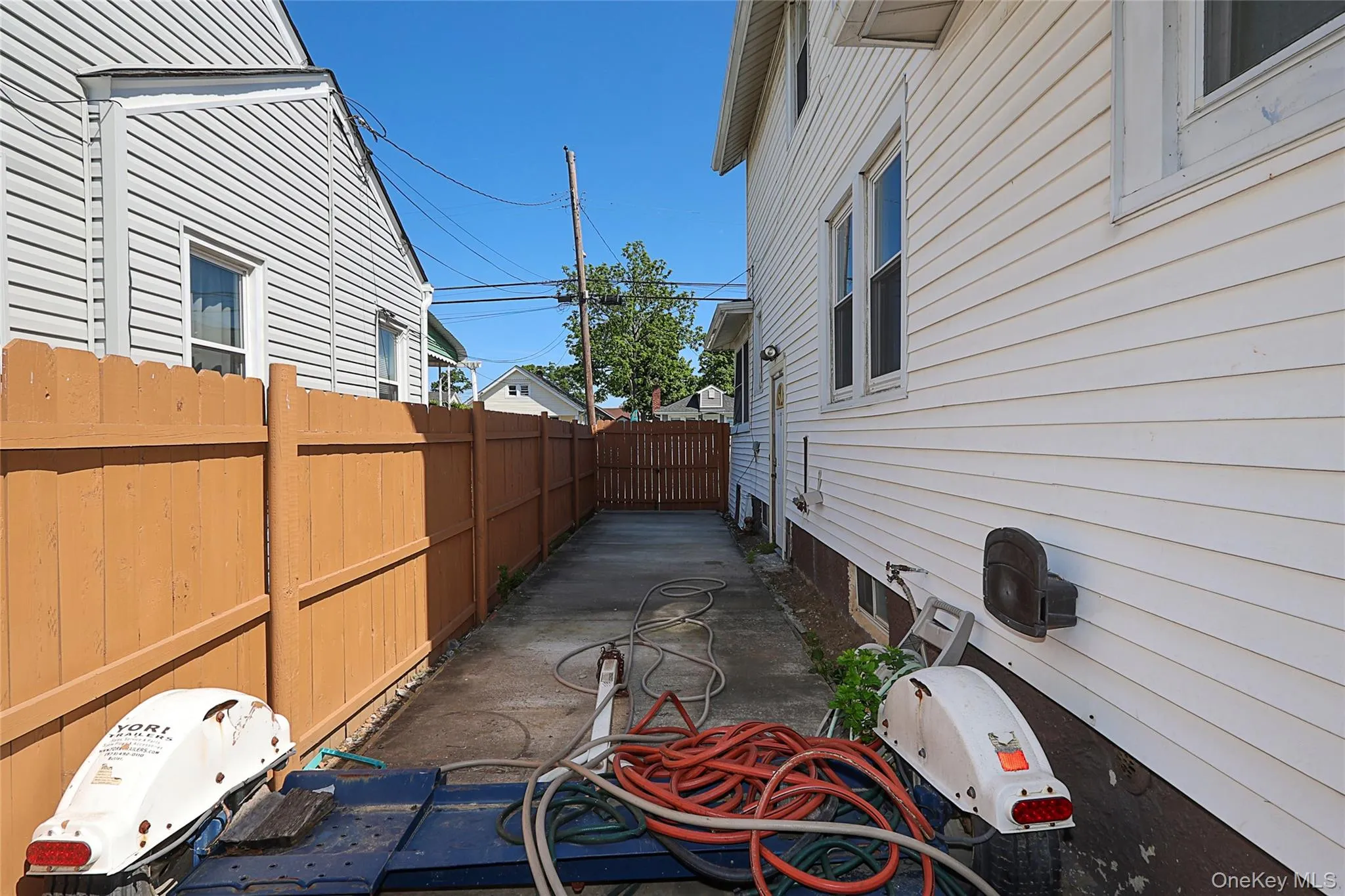 Side Driveway Side Driveway