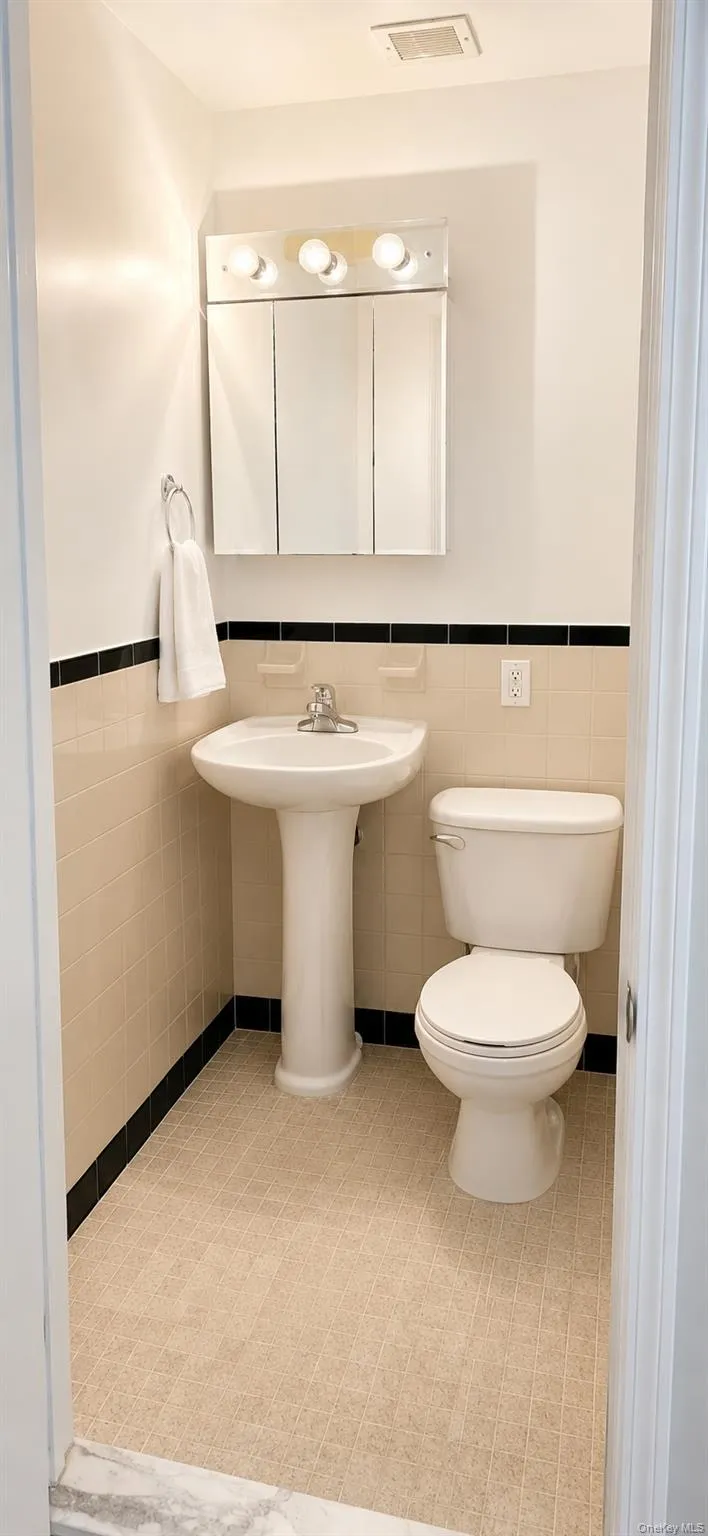 239 148th Street, New York, NY, 3 Bedrooms Bedrooms, 6 Rooms Rooms,1 BathroomBathrooms,Residential,For Rent,148th,0,1002407 239 148th Street, New York, NY, 3 Bedrooms Bedrooms, 6 Rooms Rooms,1 BathroomBathrooms,Residential,For Rent,148th,0,1002407