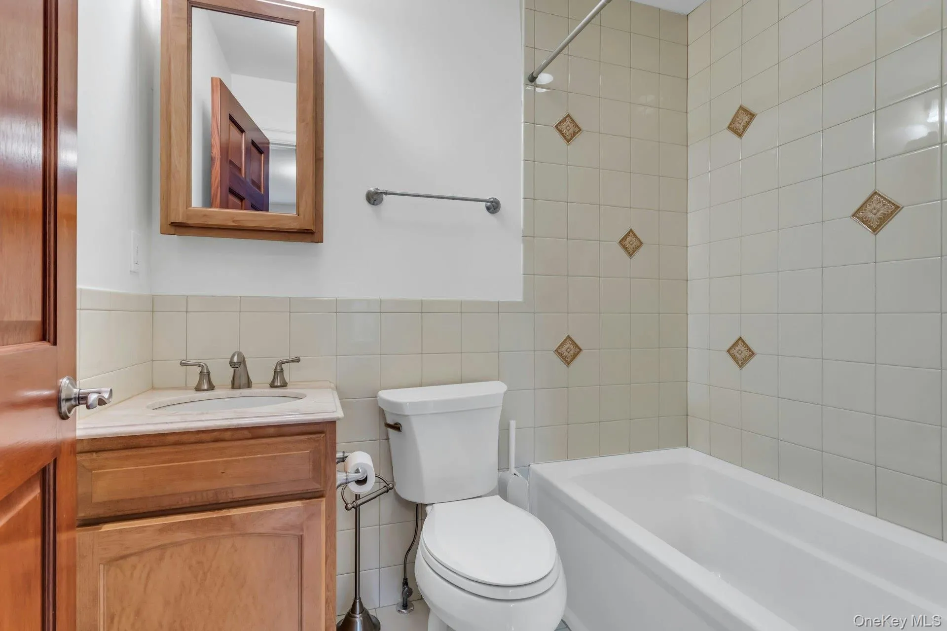 11 Plandome Drive, North Hempstead, NY, 6 Bedrooms Bedrooms, 11 Rooms Rooms,5 BathroomsBathrooms,Residential Lease,For Rent,Plandome,0,1002417 11 Plandome Drive, North Hempstead, NY, 6 Bedrooms Bedrooms, 11 Rooms Rooms,5 BathroomsBathrooms,Residential Lease,For Rent,Plandome,0,1002417