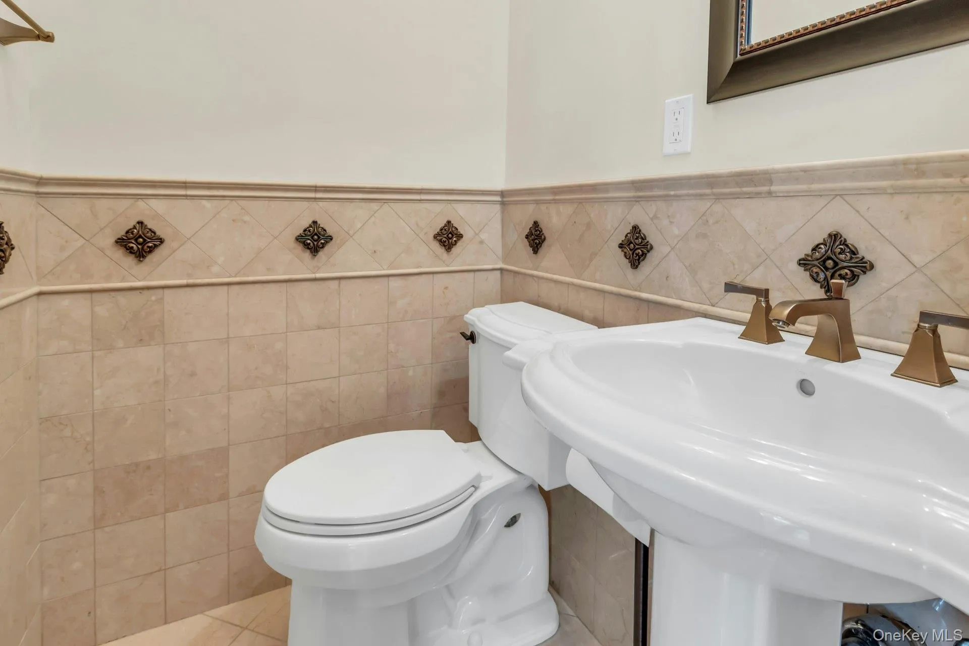 11 Plandome Drive, North Hempstead, NY, 6 Bedrooms Bedrooms, 11 Rooms Rooms,5 BathroomsBathrooms,Residential Lease,For Rent,Plandome,0,1002417 11 Plandome Drive, North Hempstead, NY, 6 Bedrooms Bedrooms, 11 Rooms Rooms,5 BathroomsBathrooms,Residential Lease,For Rent,Plandome,0,1002417