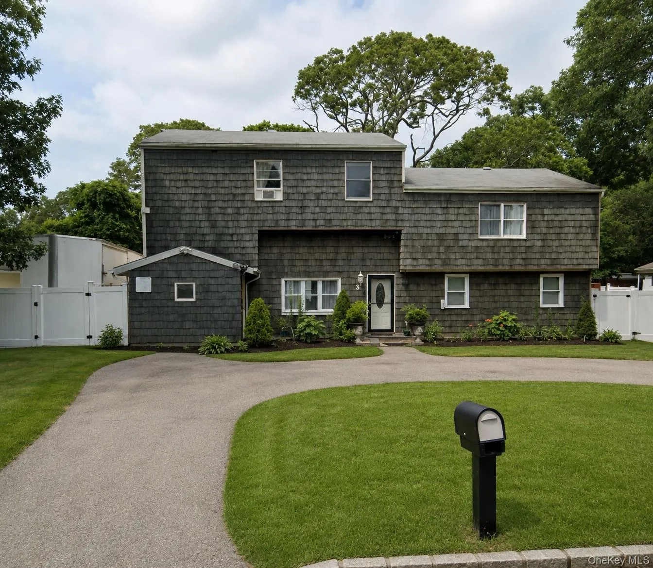 3 Lee Place, Brookhaven, NY, 5 Bedrooms Bedrooms, 7 Rooms Rooms,3 BathroomsBathrooms,Residential,For Rent,Lee,0,1002426 3 Lee Place, Brookhaven, NY, 5 Bedrooms Bedrooms, 7 Rooms Rooms,3 BathroomsBathrooms,Residential,For Rent,Lee,0,1002426
