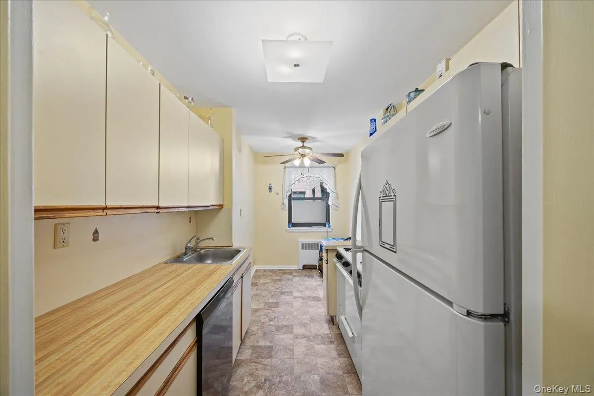 51 White Oak Street, New Rochelle, NY, 2 Bedrooms Bedrooms, 5 Rooms Rooms,1 BathroomBathrooms,Residential Sale,For Rent,White Oak,0,1002435 51 White Oak Street, New Rochelle, NY, 2 Bedrooms Bedrooms, 5 Rooms Rooms,1 BathroomBathrooms,Residential Sale,For Rent,White Oak,0,1002435