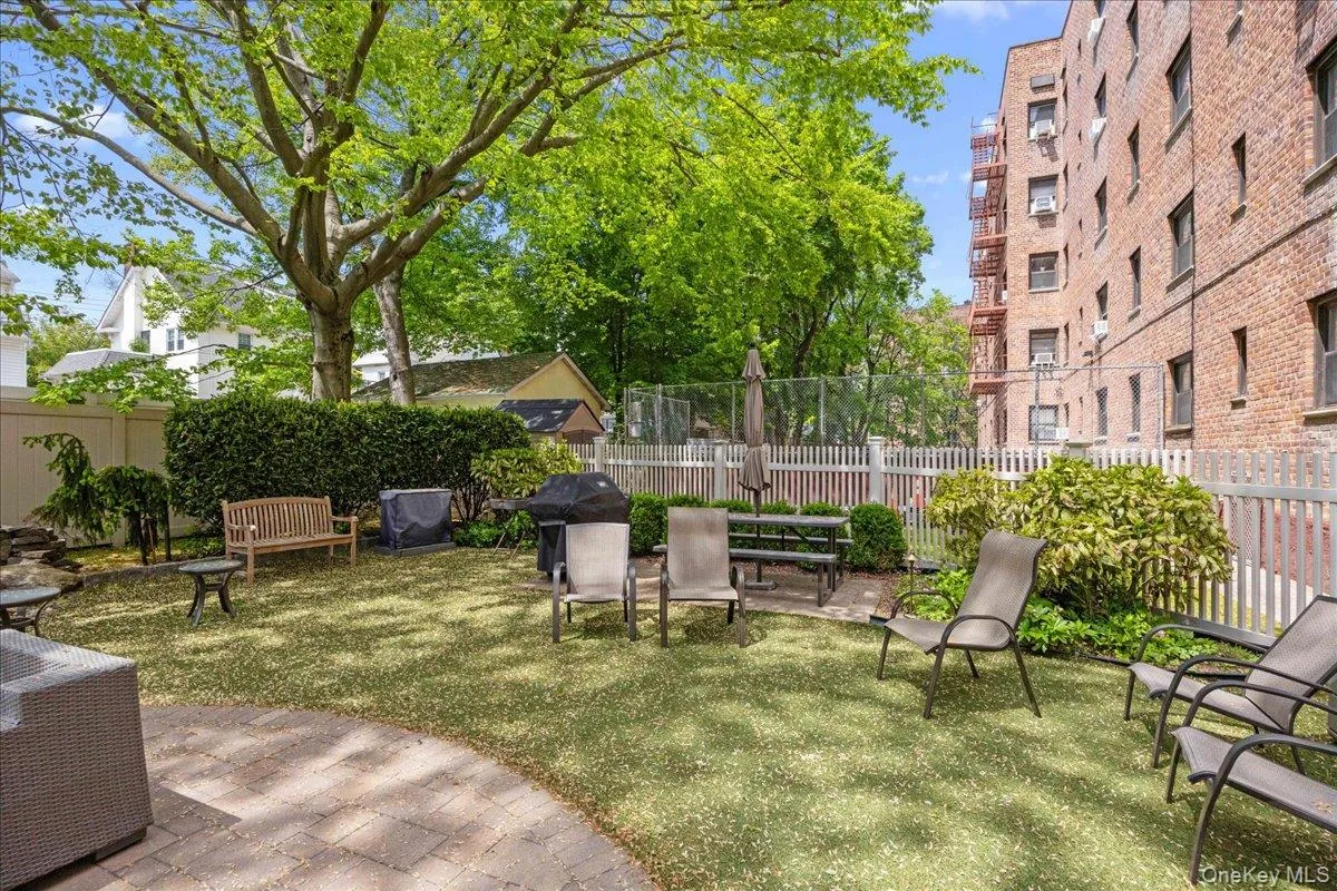 51 White Oak Street, New Rochelle, NY, 2 Bedrooms Bedrooms, 5 Rooms Rooms,1 BathroomBathrooms,Residential Sale,For Rent,White Oak,0,1002435 51 White Oak Street, New Rochelle, NY, 2 Bedrooms Bedrooms, 5 Rooms Rooms,1 BathroomBathrooms,Residential Sale,For Rent,White Oak,0,1002435
