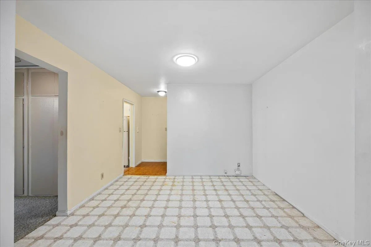 51 White Oak Street, New Rochelle, NY, 2 Bedrooms Bedrooms, 5 Rooms Rooms,1 BathroomBathrooms,Residential Sale,For Rent,White Oak,0,1002435 51 White Oak Street, New Rochelle, NY, 2 Bedrooms Bedrooms, 5 Rooms Rooms,1 BathroomBathrooms,Residential Sale,For Rent,White Oak,0,1002435