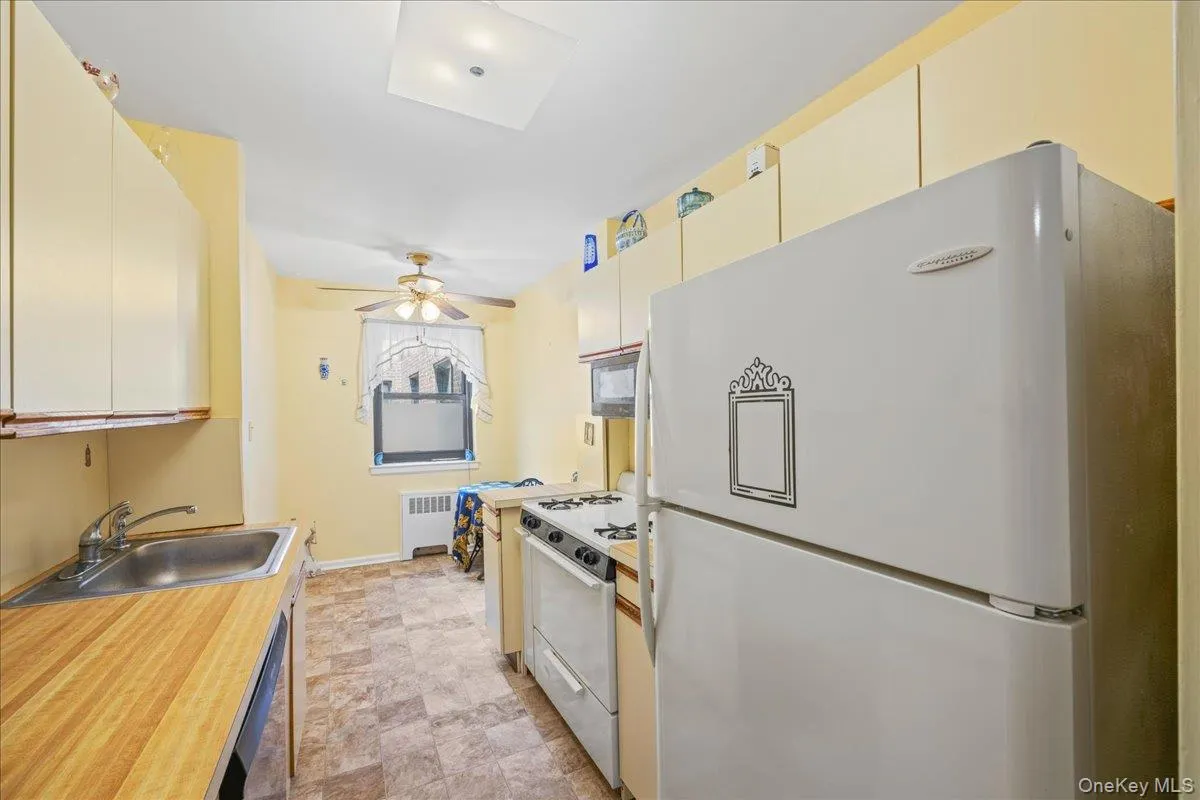 51 White Oak Street, New Rochelle, NY, 2 Bedrooms Bedrooms, 5 Rooms Rooms,1 BathroomBathrooms,Residential Sale,For Rent,White Oak,0,1002435 51 White Oak Street, New Rochelle, NY, 2 Bedrooms Bedrooms, 5 Rooms Rooms,1 BathroomBathrooms,Residential Sale,For Rent,White Oak,0,1002435