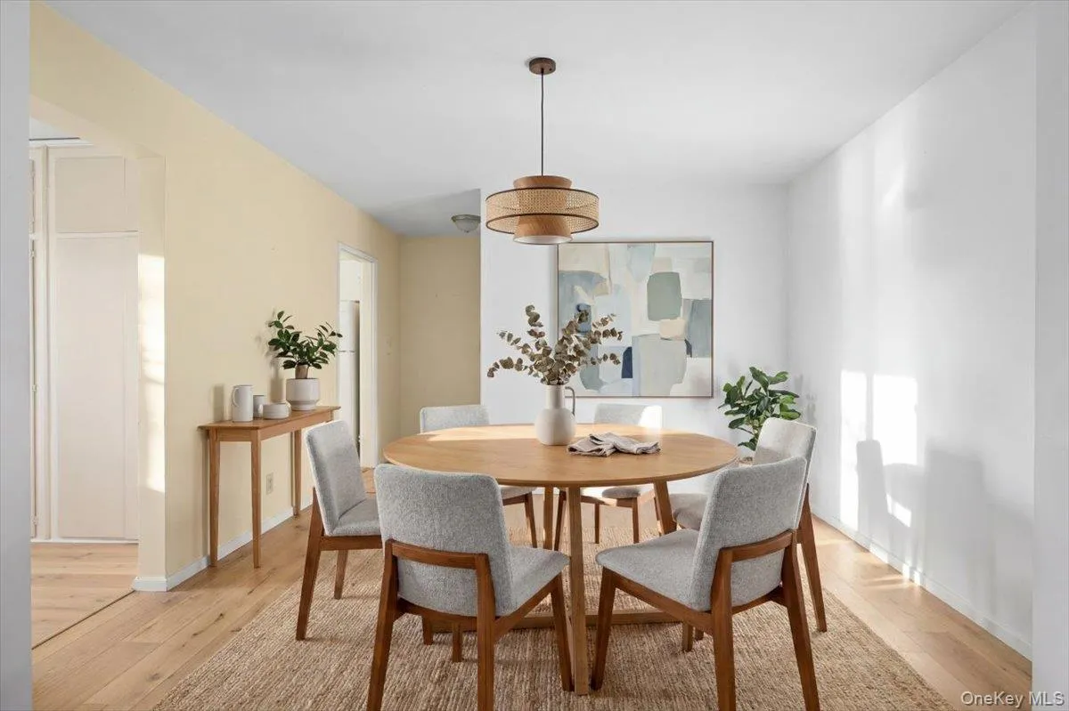 51 White Oak Street, New Rochelle, NY, 2 Bedrooms Bedrooms, 5 Rooms Rooms,1 BathroomBathrooms,Residential Sale,For Rent,White Oak,0,1002435 51 White Oak Street, New Rochelle, NY, 2 Bedrooms Bedrooms, 5 Rooms Rooms,1 BathroomBathrooms,Residential Sale,For Rent,White Oak,0,1002435