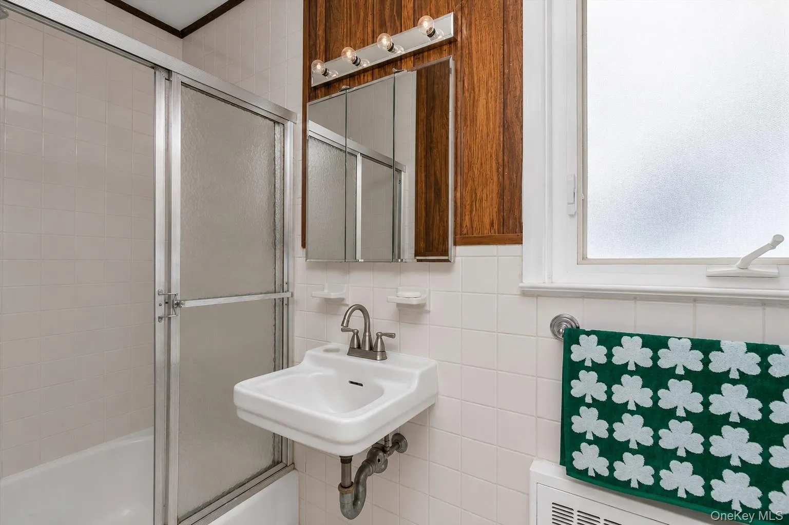 668 Mead Terrace, Hempstead, NY, 4 Bedrooms Bedrooms, 8 Rooms Rooms,2 BathroomsBathrooms,Residential,For Rent,Mead,0,1002440 668 Mead Terrace, Hempstead, NY, 4 Bedrooms Bedrooms, 8 Rooms Rooms,2 BathroomsBathrooms,Residential,For Rent,Mead,0,1002440