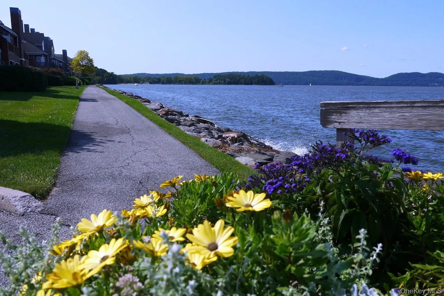 Beautiful Hudson river walkway, perfect for peaceful strolls Beautiful Hudson river walkway, perfect for peaceful strolls