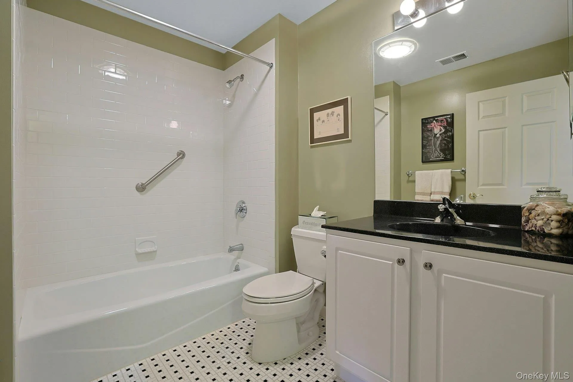 The hallway bath adds comfort and convenience just steps from the bedrooms. The hallway bath adds comfort and convenience just steps from the bedrooms.