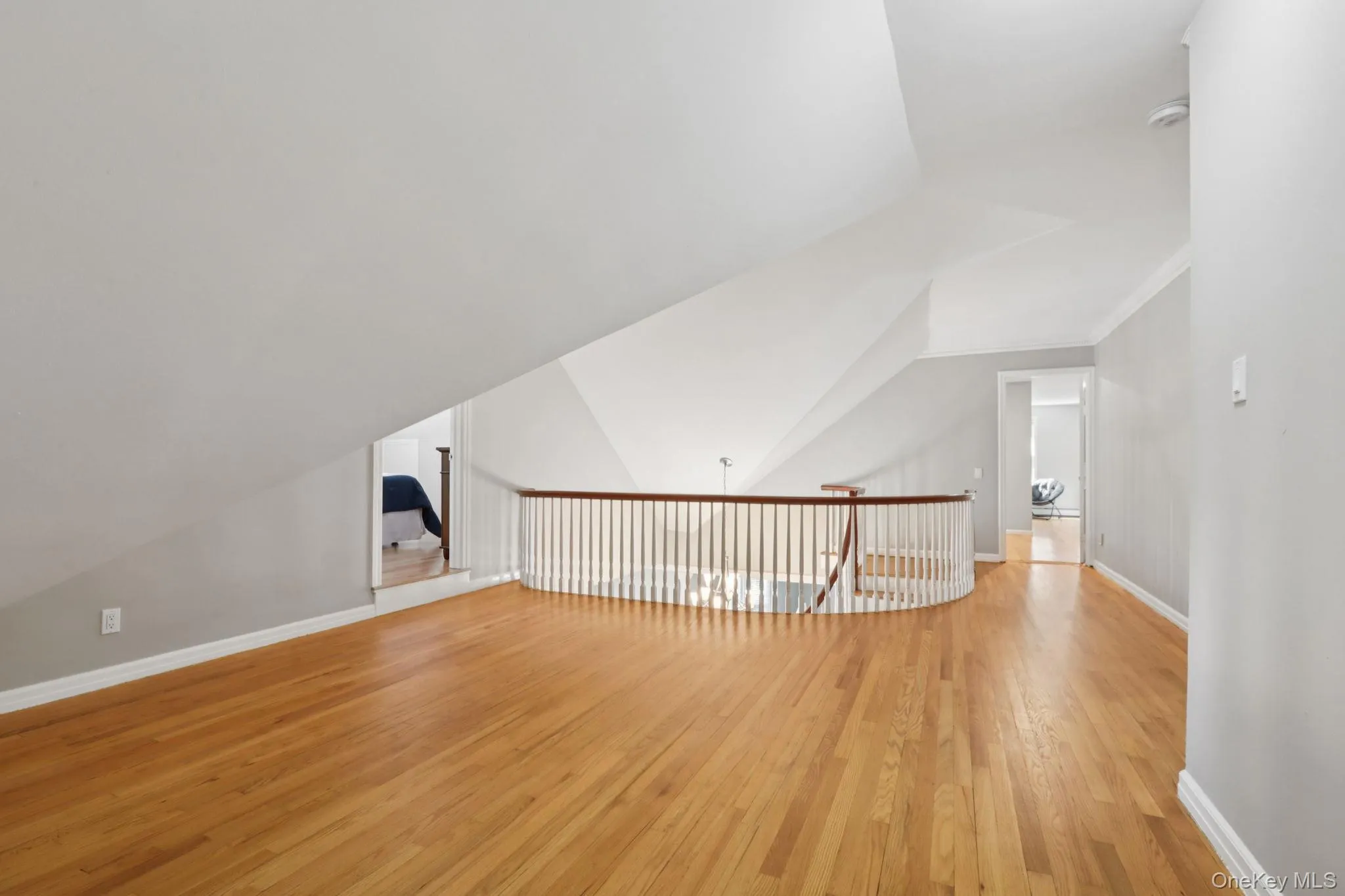 Upstairs foyer ~ utilize this space as additional sitting area Upstairs foyer ~ utilize this space as additional sitting area